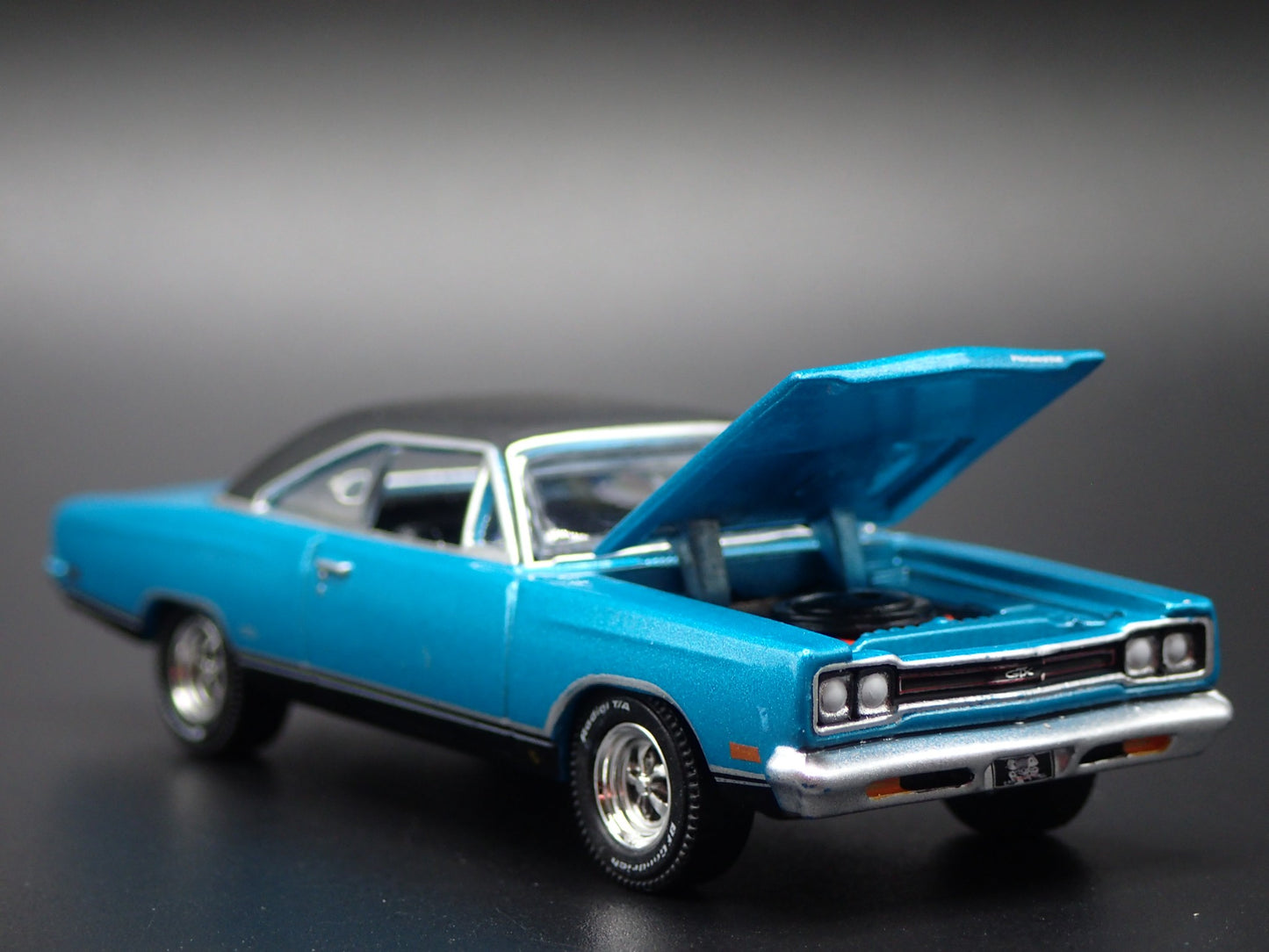 1969 69 PLYMOUTH HEMI GTX TEAL 1:64 SCALE COLLECTIBLE DIORAMA DIECAST MODEL CAR