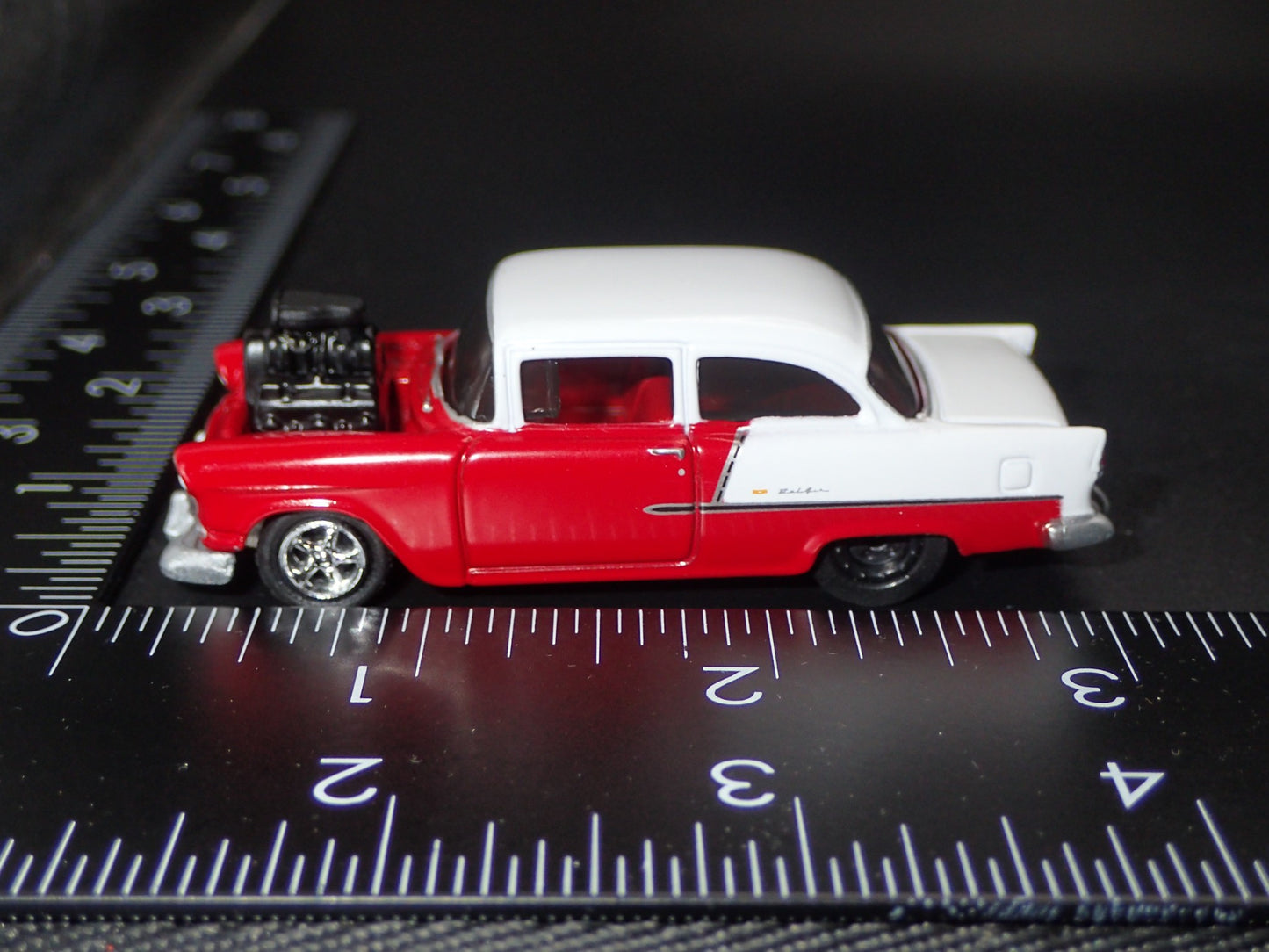 1955 55 CHEVY CHEVROLET BEL AIR RED 1:64 SCALE DIORAMA DIECAST MODEL CAR