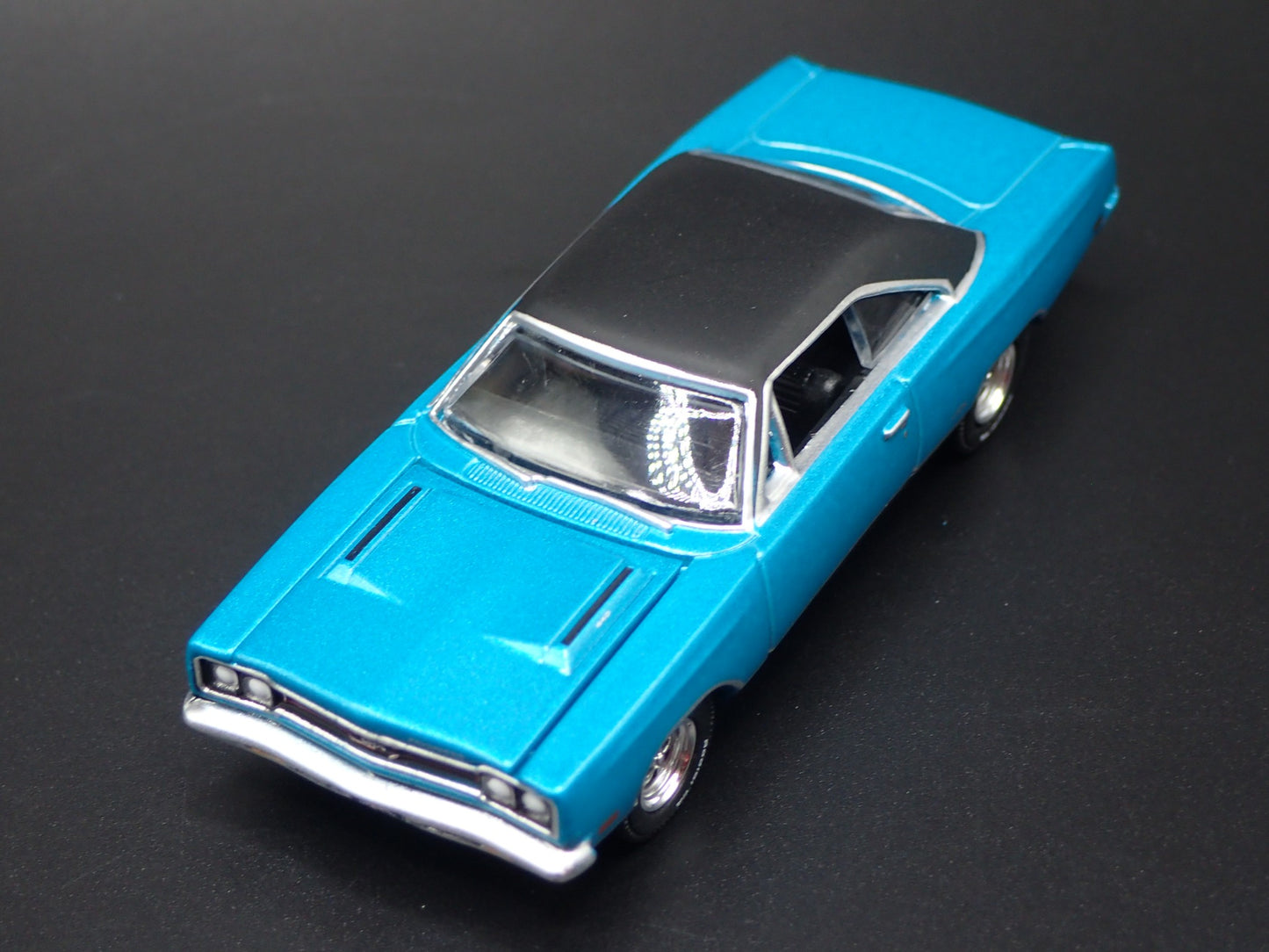 1969 69 PLYMOUTH HEMI GTX TEAL 1:64 SCALE COLLECTIBLE DIORAMA DIECAST MODEL CAR