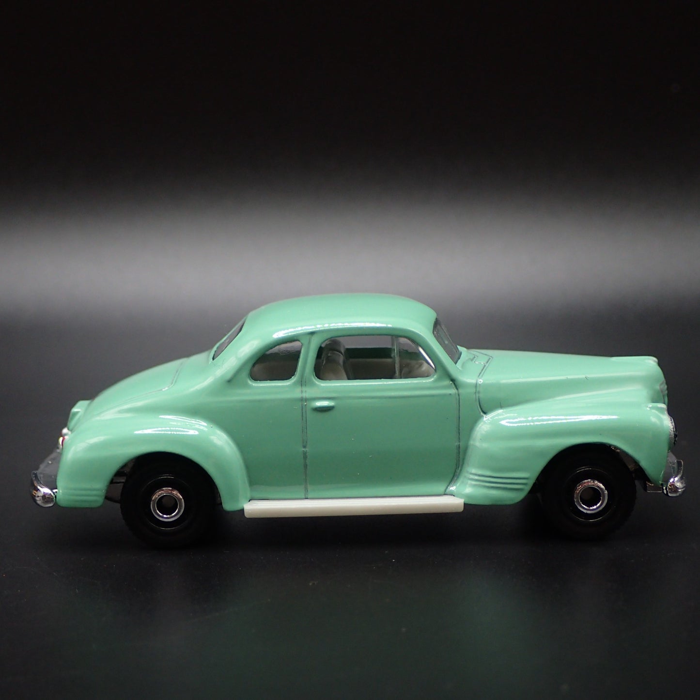 1941 41 PLYMOUTH COUPE 2 DOOR 1/64 SCALE COLLECTIBLE DIORAMA DIECAST MODEL CAR