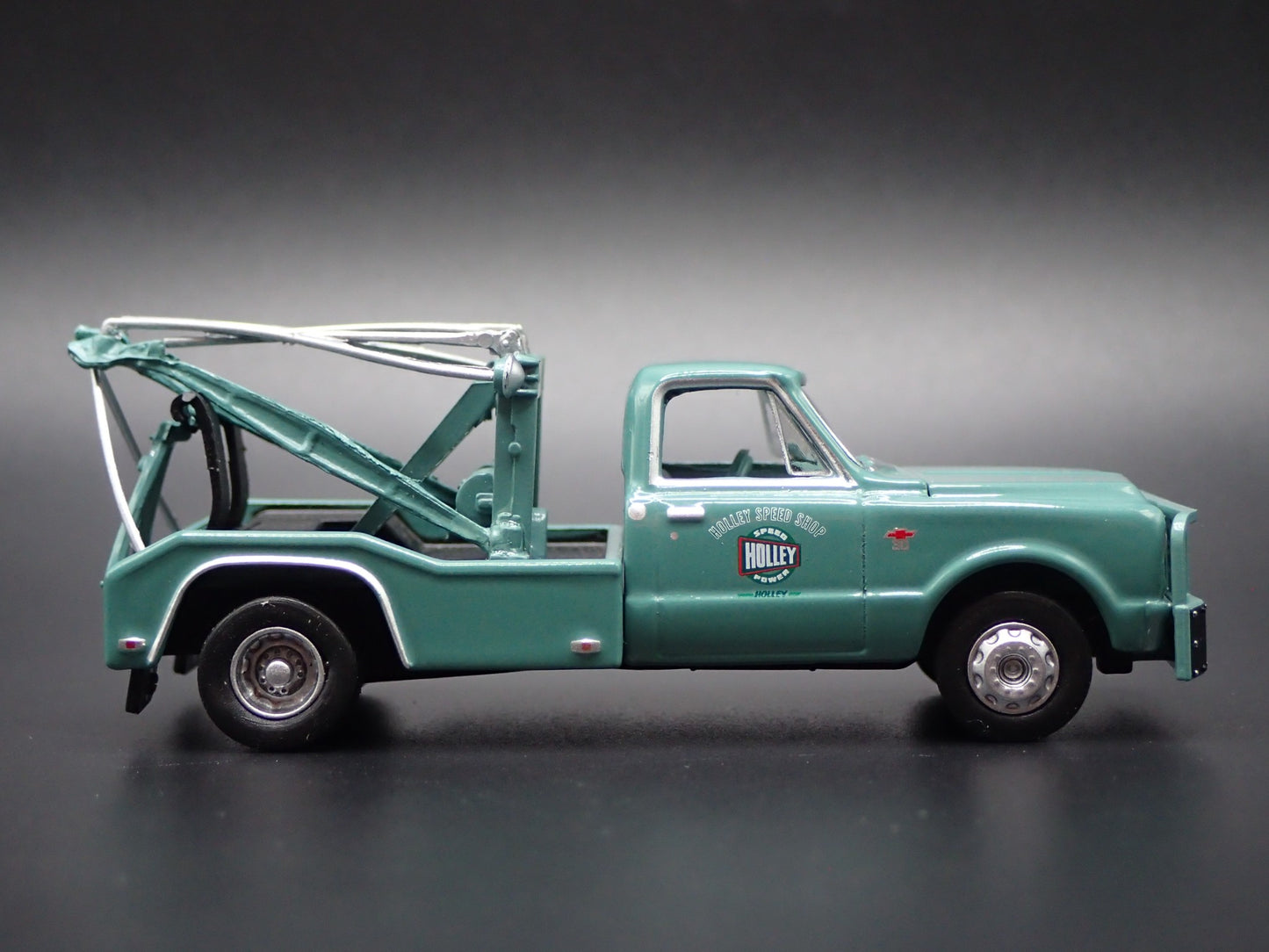 1967 CHEVY CHEVROLET C30 WRECKER TOW TRUCK HOLLEY 1:64 SCALE DIECAST MODEL CAR