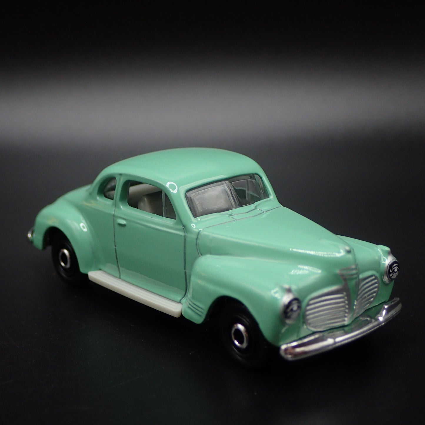 1941 41 PLYMOUTH COUPE 2 DOOR 1/64 SCALE COLLECTIBLE DIORAMA DIECAST MODEL CAR