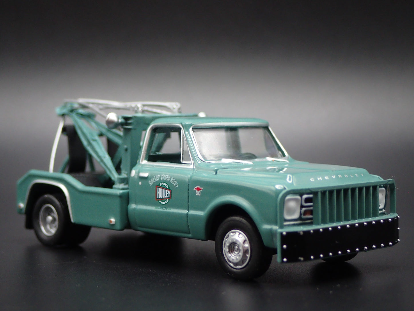 1967 CHEVY CHEVROLET C30 WRECKER TOW TRUCK HOLLEY 1:64 SCALE DIECAST MODEL CAR