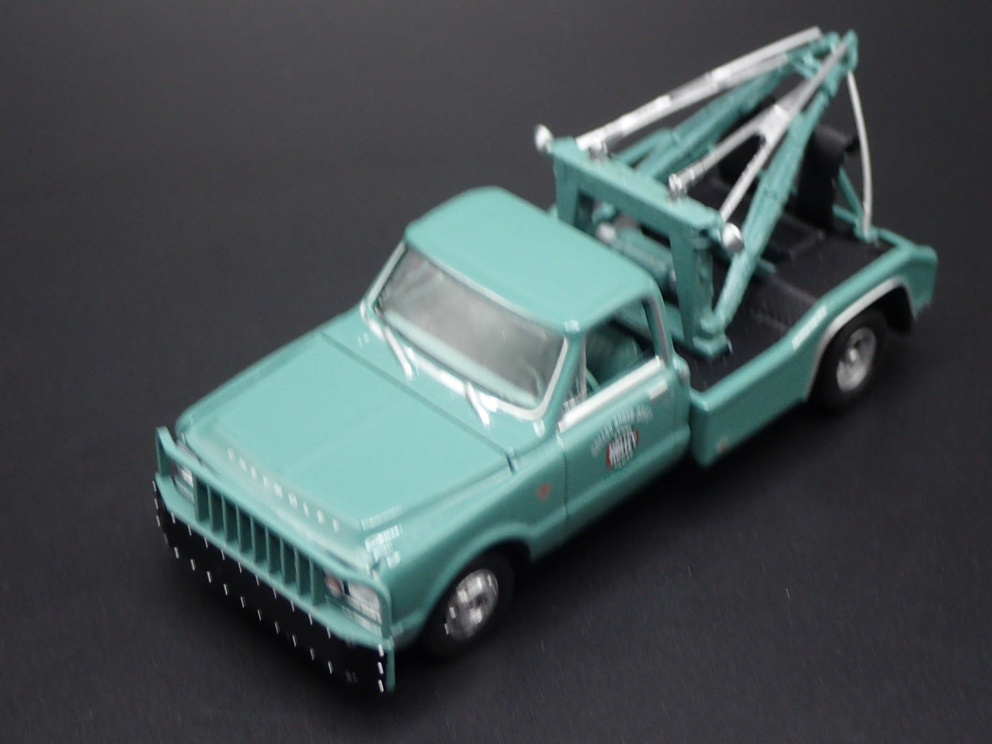 1967 CHEVY CHEVROLET C30 WRECKER TOW TRUCK HOLLEY 1:64 SCALE DIECAST MODEL CAR