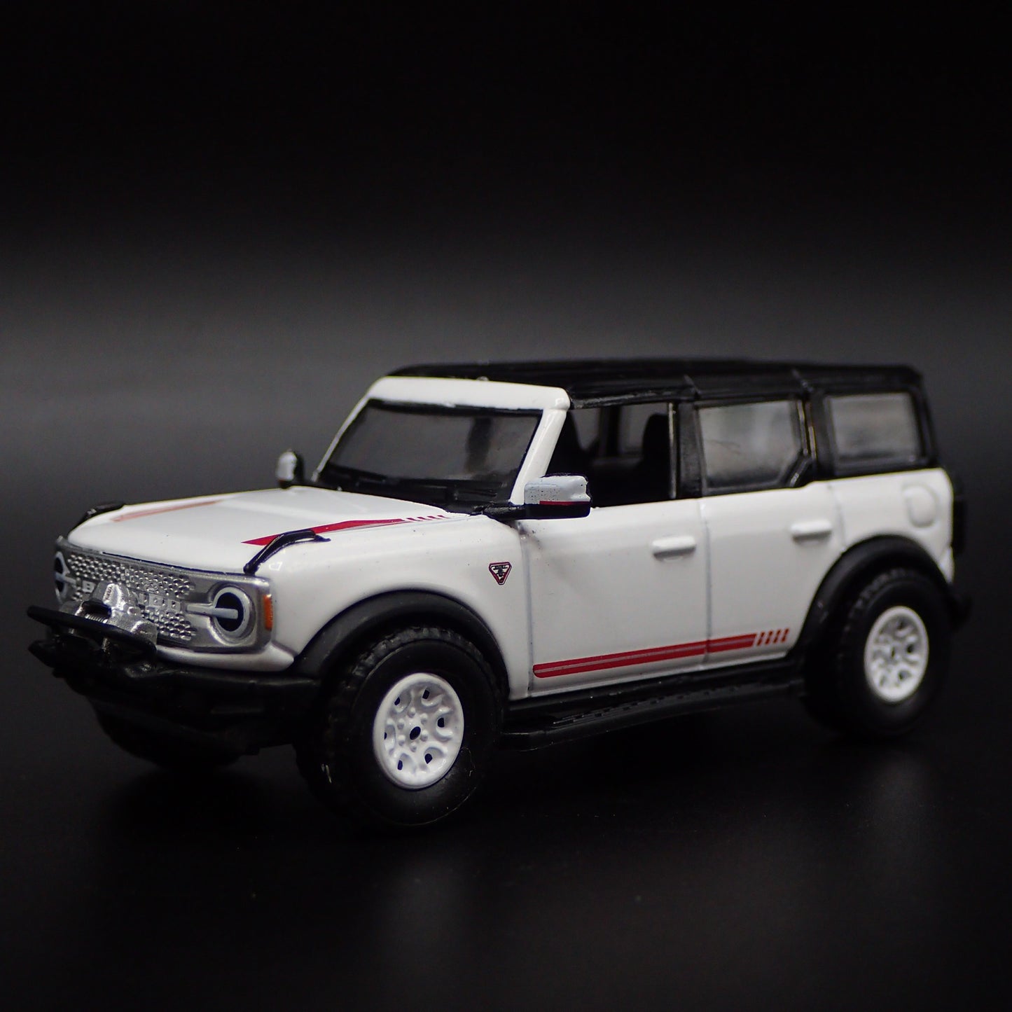 2021-2025 FORD BRONCO 4 FOUR DOOR WHITE 1:64 SCALE DIORAMA DIECAST MODEL CAR
