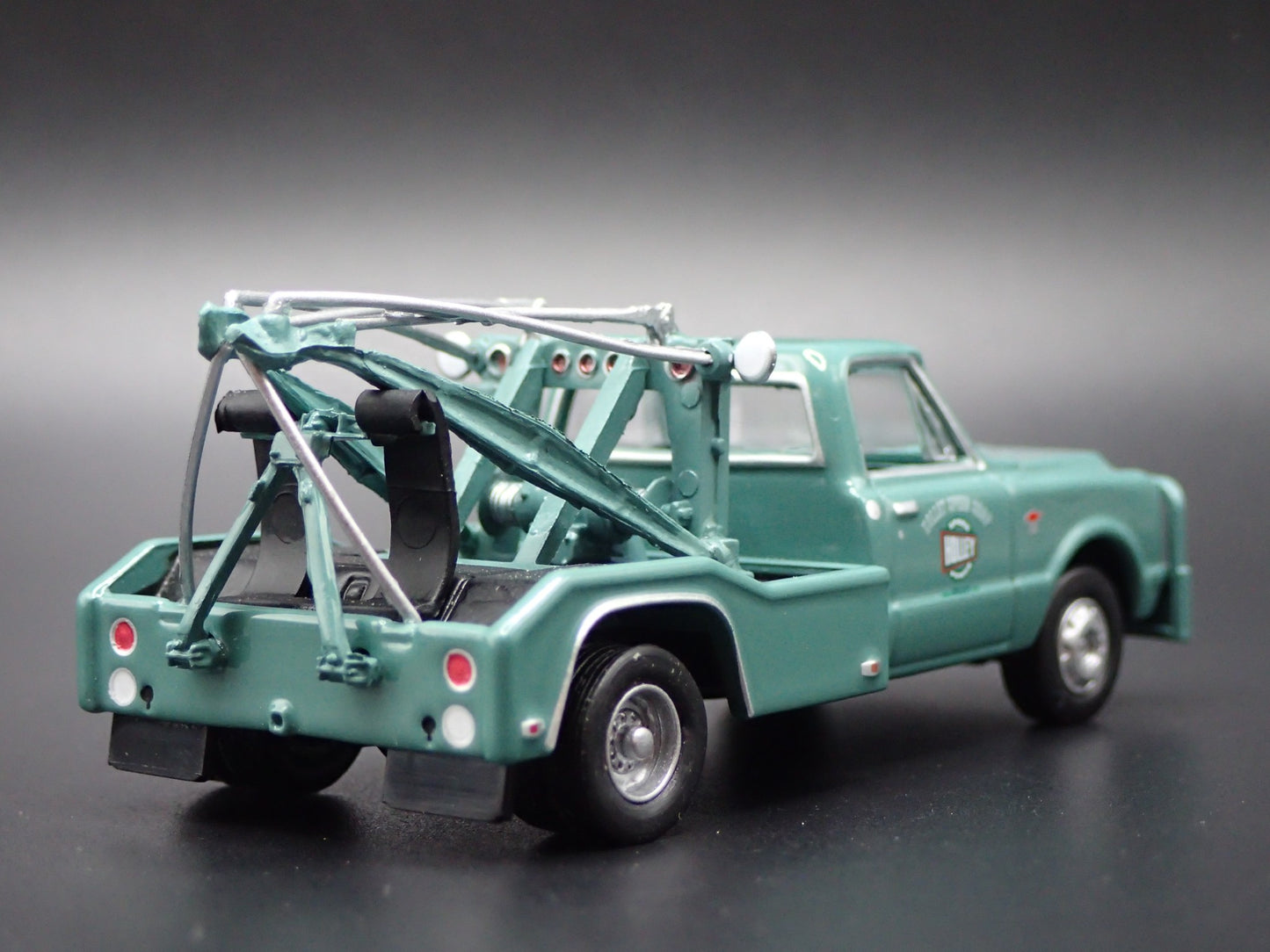 1967 CHEVY CHEVROLET C30 WRECKER TOW TRUCK HOLLEY 1:64 SCALE DIECAST MODEL CAR