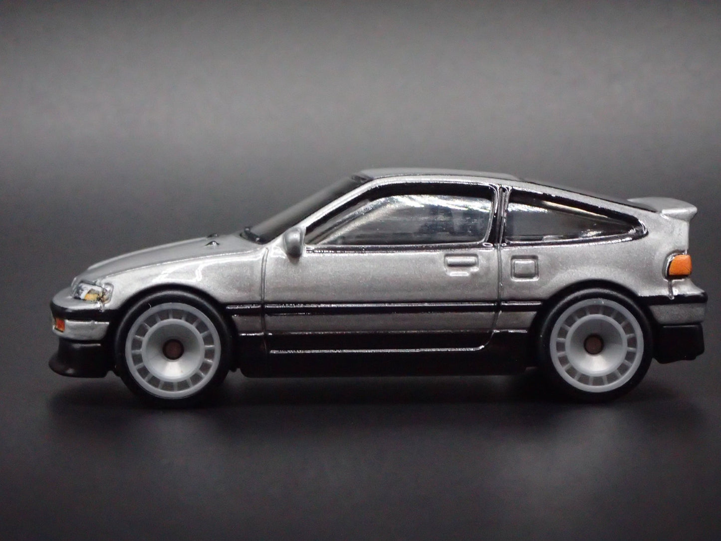 1984-1991 HONDA CRX HATCHBACK 1:64 SCALE COLLECTIBLE DIORAMA DIECAST MODEL CAR