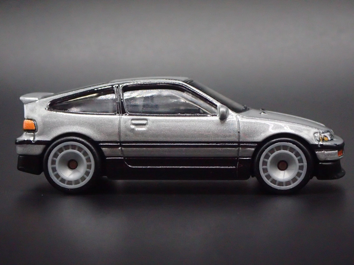 1984-1991 HONDA CRX HATCHBACK 1:64 SCALE COLLECTIBLE DIORAMA DIECAST MODEL CAR