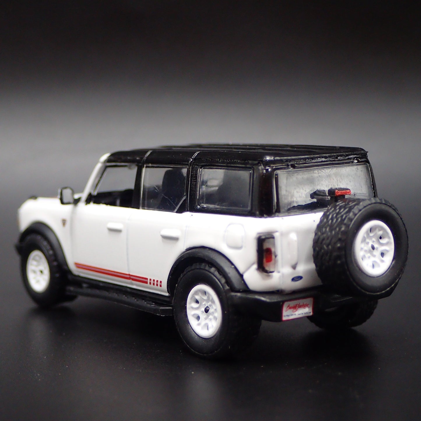 2021-2025 FORD BRONCO 4 FOUR DOOR WHITE 1:64 SCALE DIORAMA DIECAST MODEL CAR