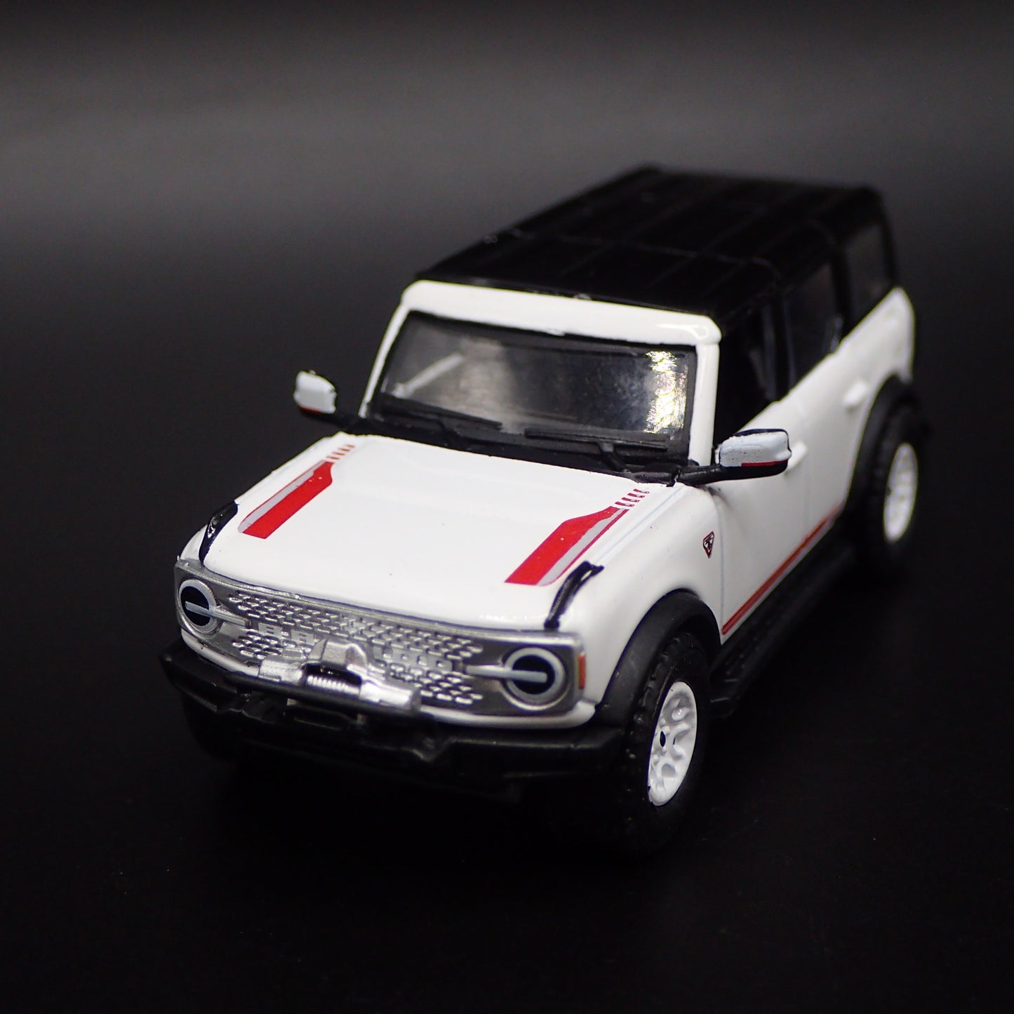 2021-2025 FORD BRONCO 4 FOUR DOOR WHITE 1:64 SCALE DIORAMA DIECAST MODEL CAR