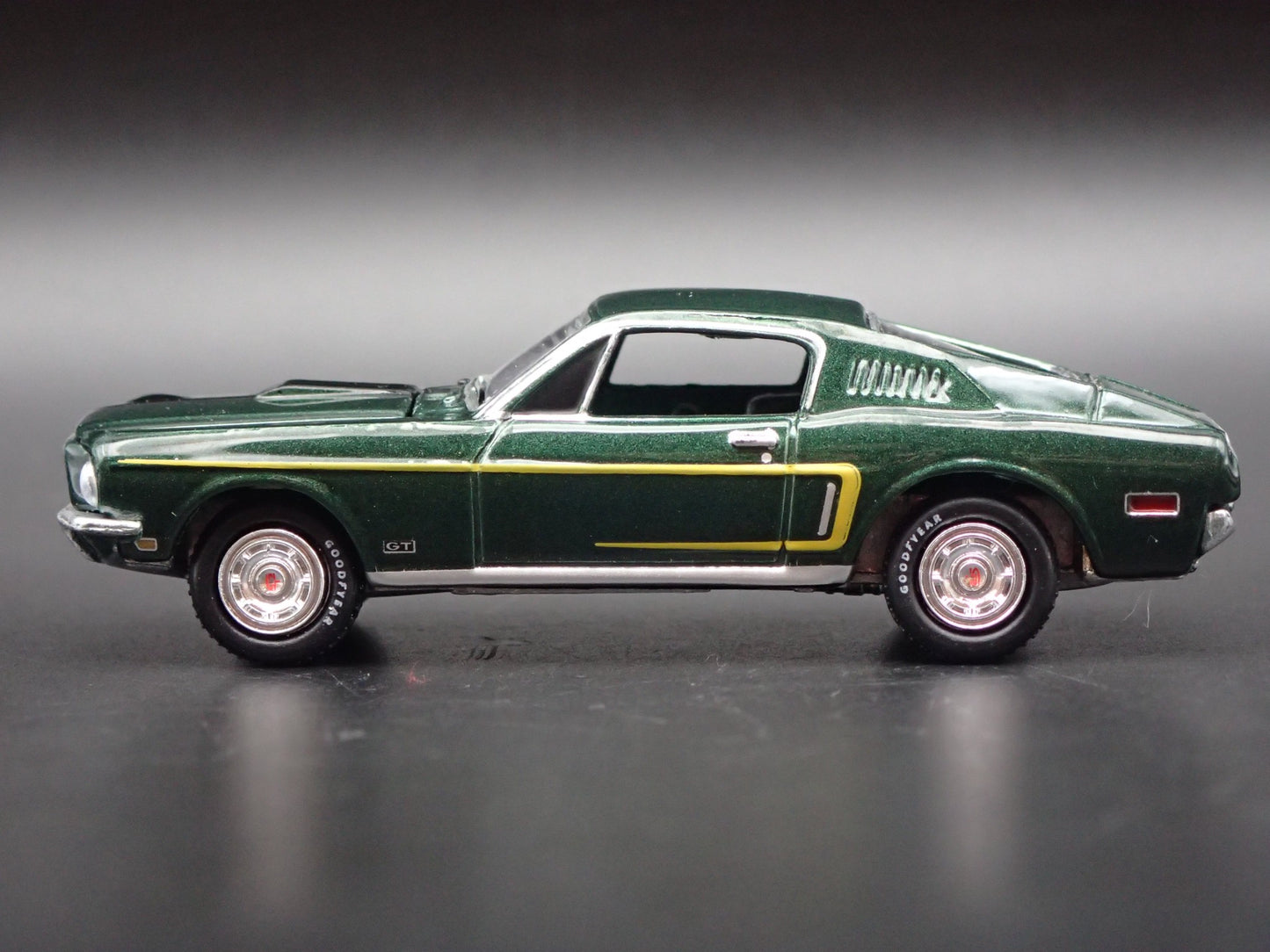 1968 68 FORD MUSTANG GT FASTBACK GREEN 1:64 SCALE COLLECTIBLE DIECAST MODEL CAR