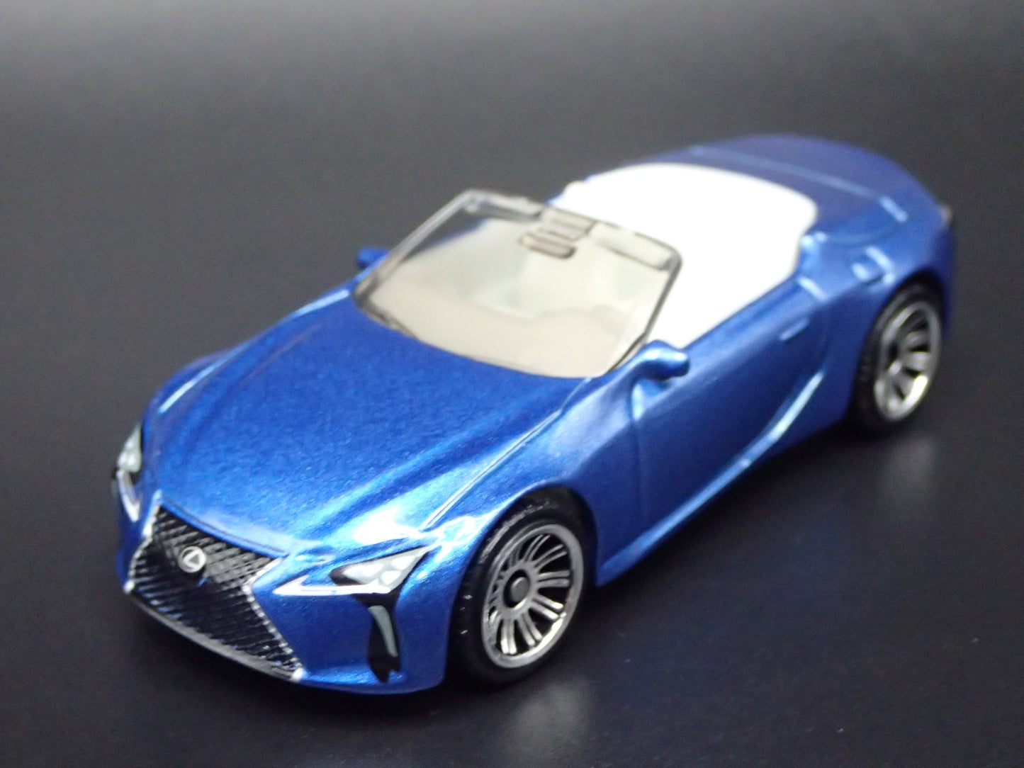2018-2025 LEXUS LC 500 CONVERTIBLE BLUE 1/64 SCALE DIORAMA DIECAST MODEL CAR