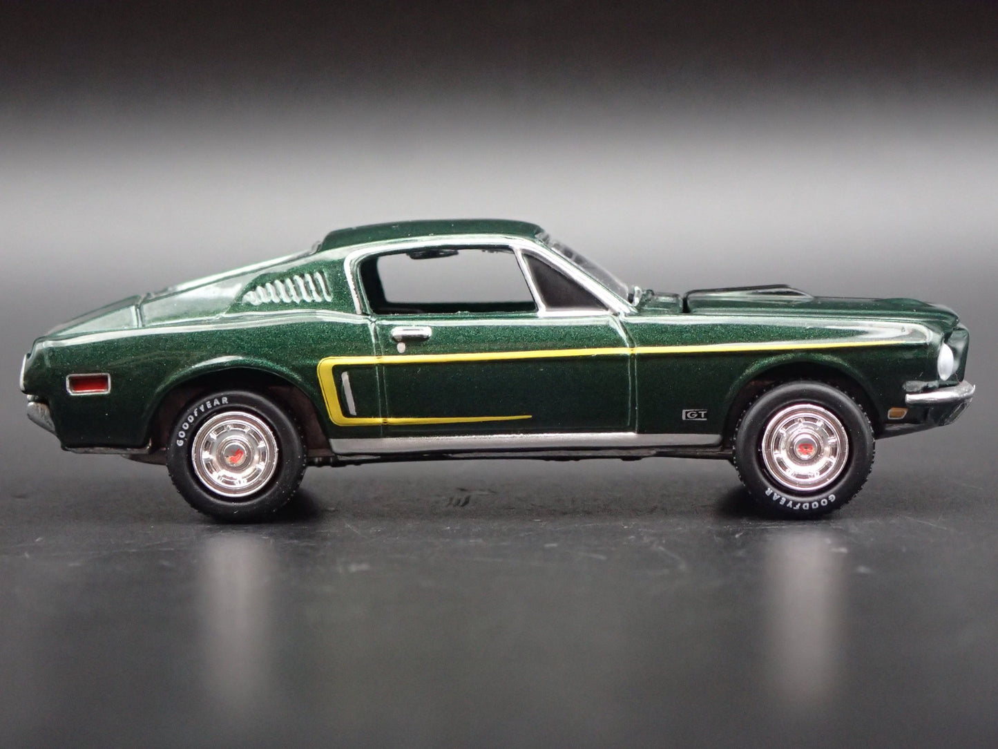 1968 68 FORD MUSTANG GT FASTBACK GREEN 1:64 SCALE COLLECTIBLE DIECAST MODEL CAR