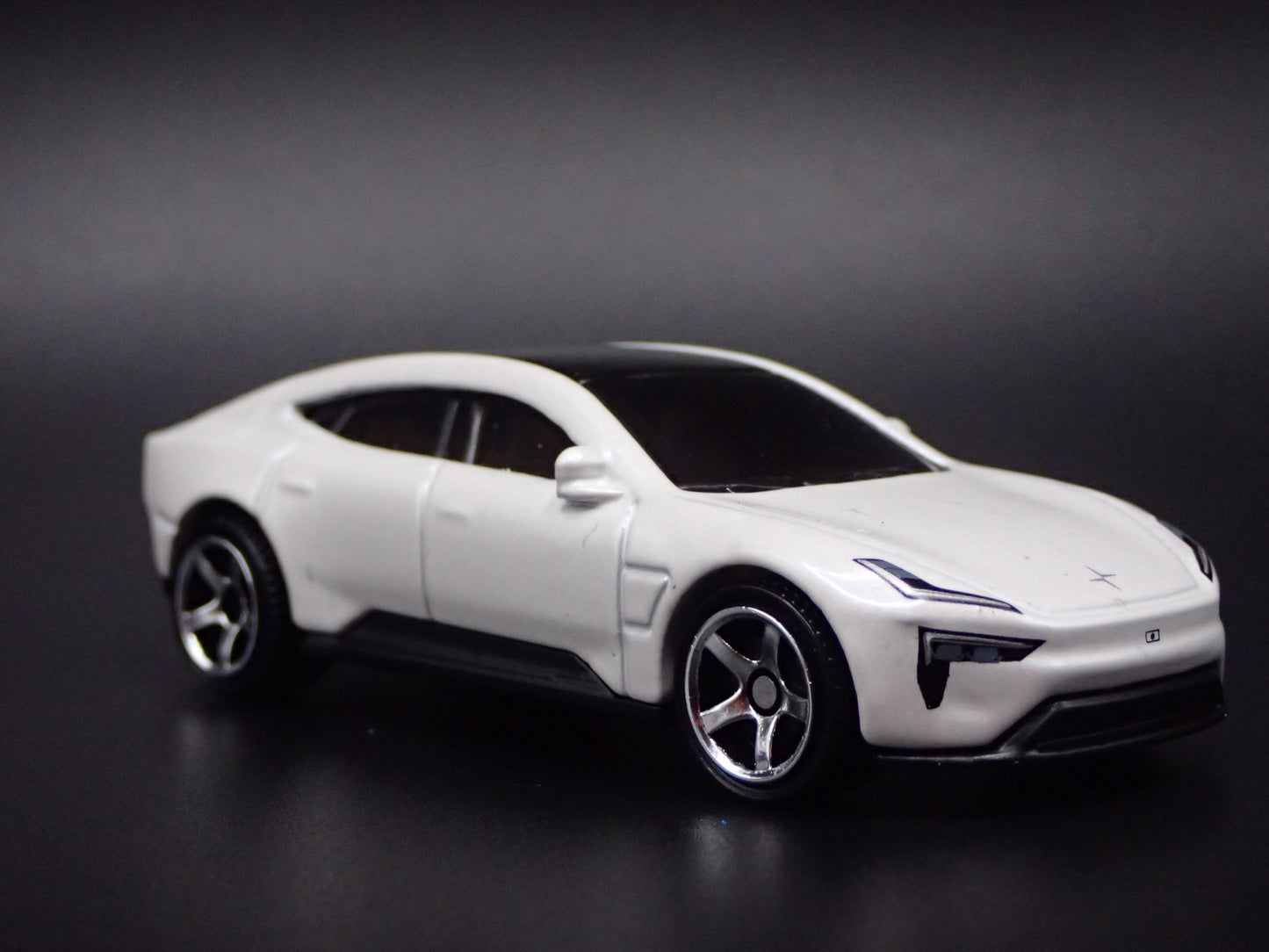 2026 26 POLESTAR 5 WHITE 1/64 SCALE COLLECTIBLE DIORAMA DIECAST MODEL CAR