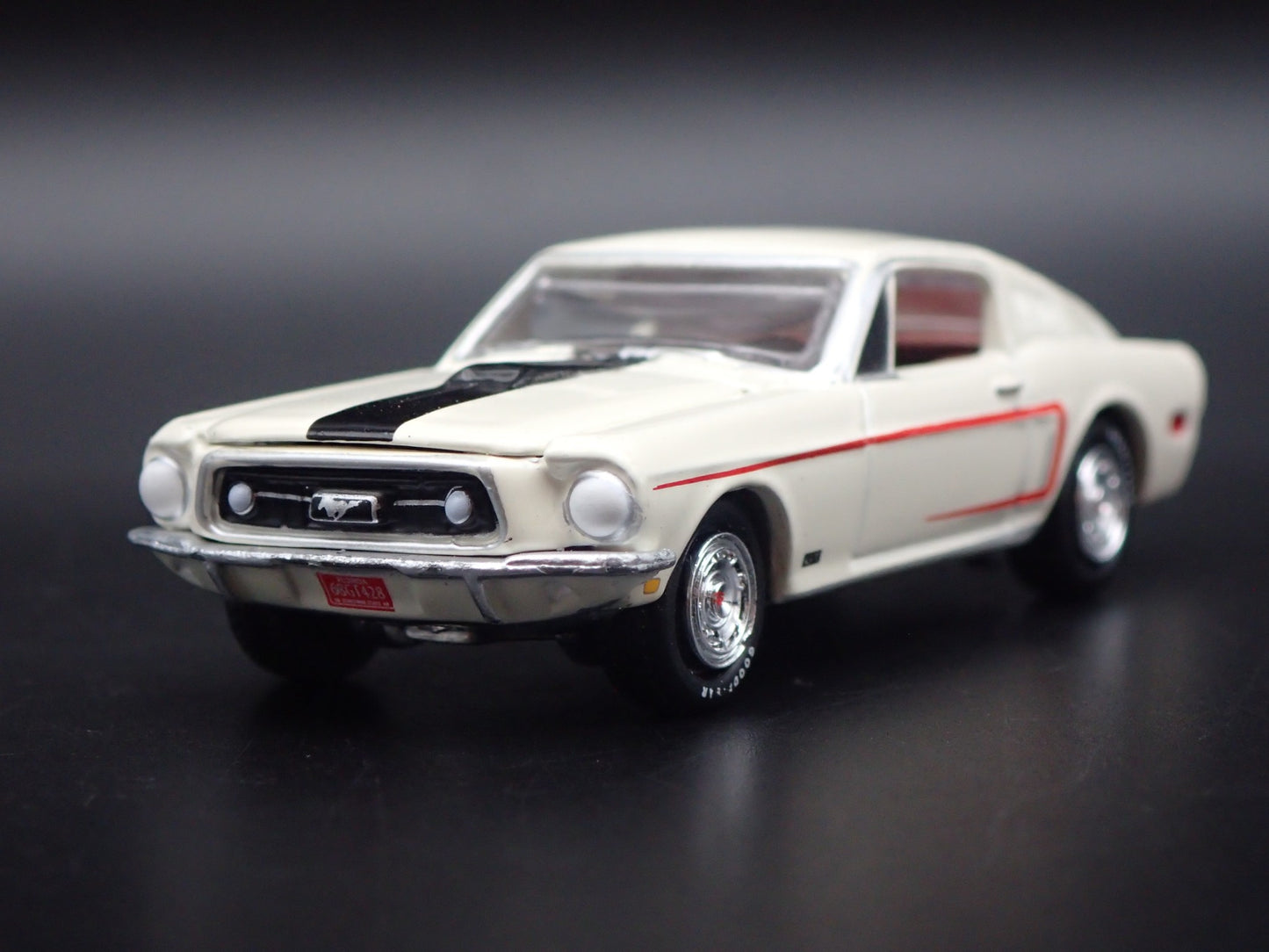 1968 68 FORD MUSTANG GT FASTBACK WHITE 1:64 SCALE COLLECTIBLE DIECAST MODEL CAR