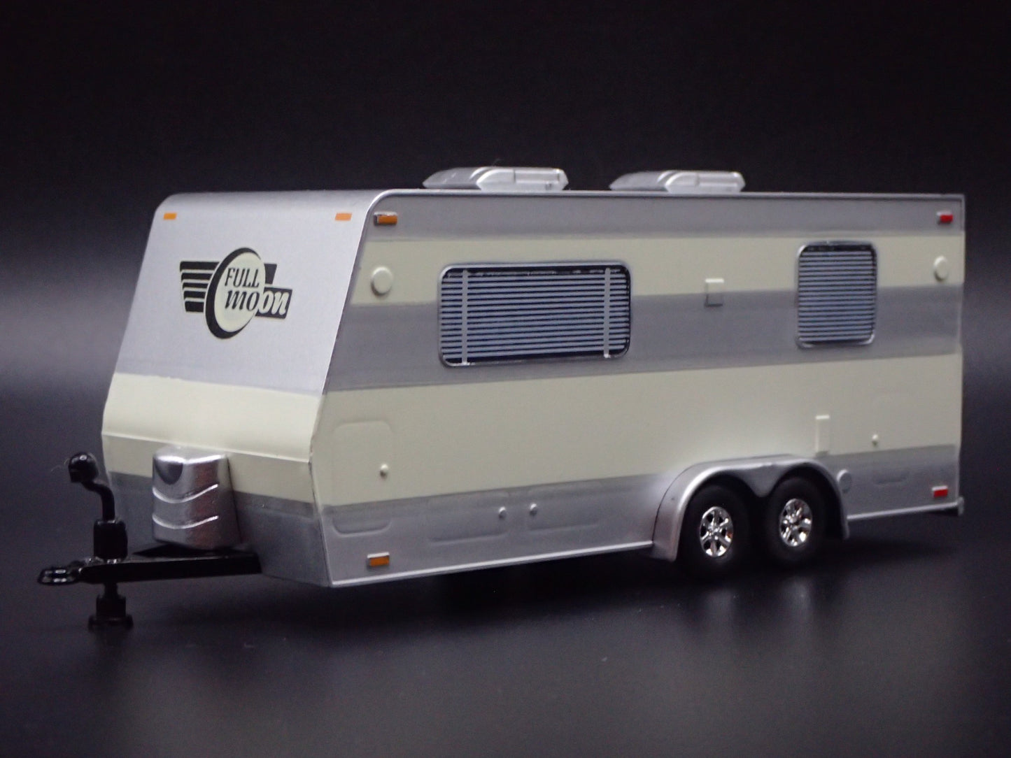 MODERN CAMPER TRAILER W/ HITCH 1:64 SCALE LIMITED COLLECTIBLE DIORAMA MODEL CAR