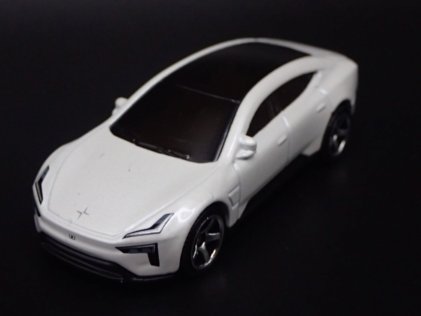 2026 26 POLESTAR 5 WHITE 1/64 SCALE COLLECTIBLE DIORAMA DIECAST MODEL CAR