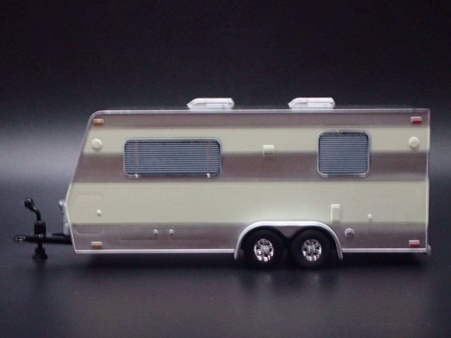 MODERN CAMPER TRAILER W/ HITCH 1:64 SCALE LIMITED COLLECTIBLE DIORAMA MODEL CAR