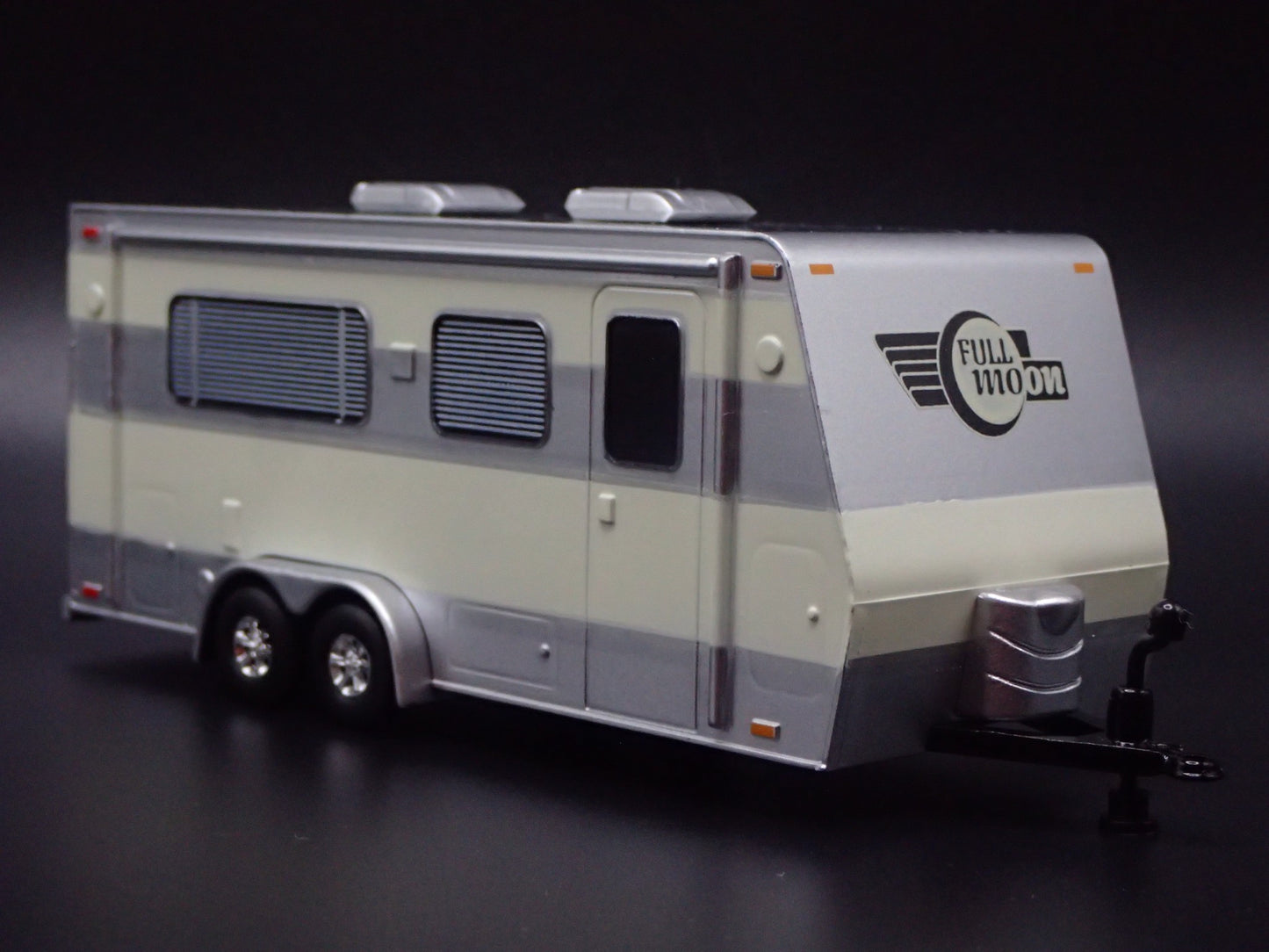 MODERN CAMPER TRAILER W/ HITCH 1:64 SCALE LIMITED COLLECTIBLE DIORAMA MODEL CAR