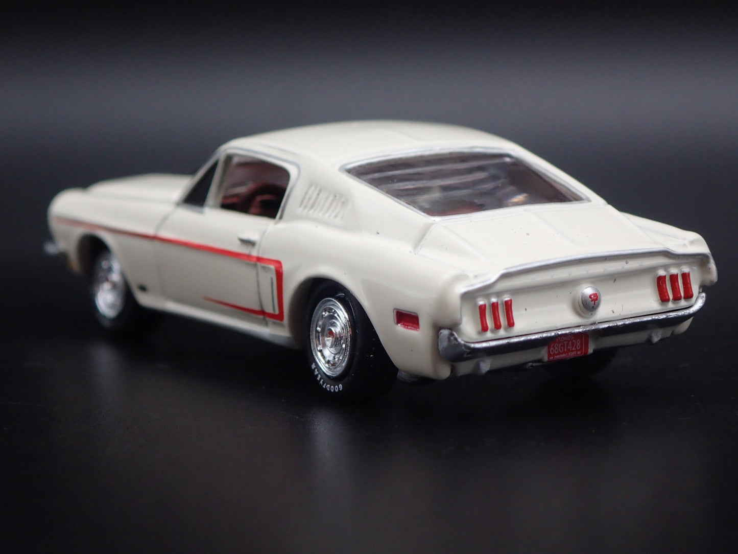 1968 68 FORD MUSTANG GT FASTBACK WHITE 1:64 SCALE COLLECTIBLE DIECAST MODEL CAR