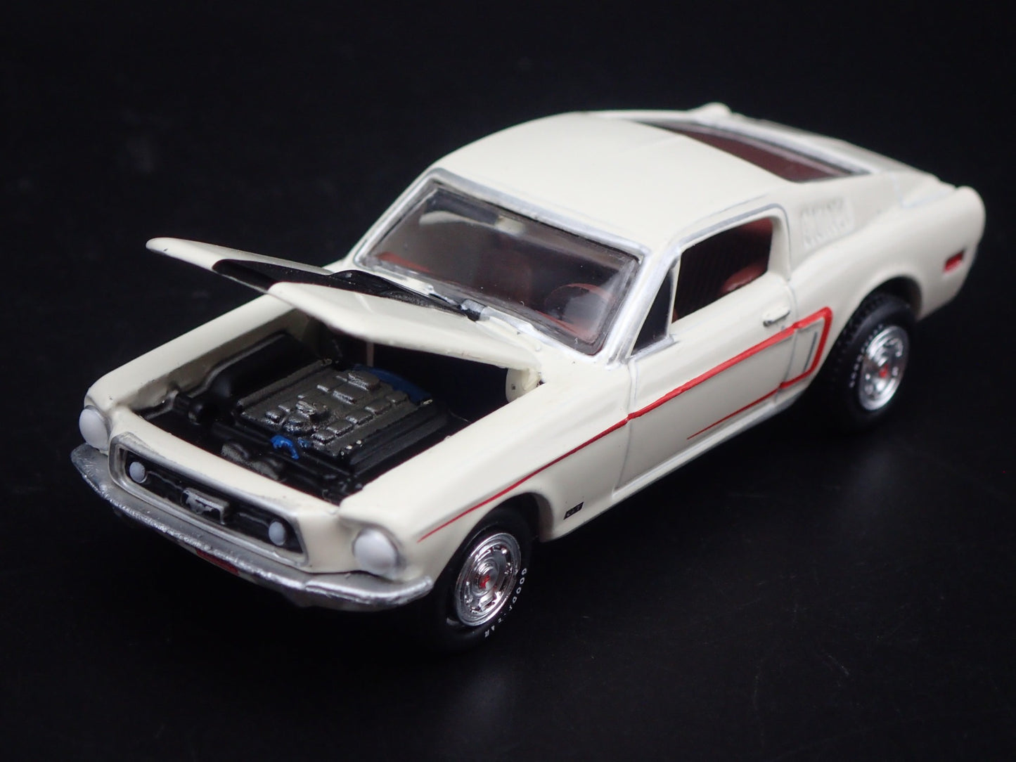 1968 68 FORD MUSTANG GT FASTBACK WHITE 1:64 SCALE COLLECTIBLE DIECAST MODEL CAR
