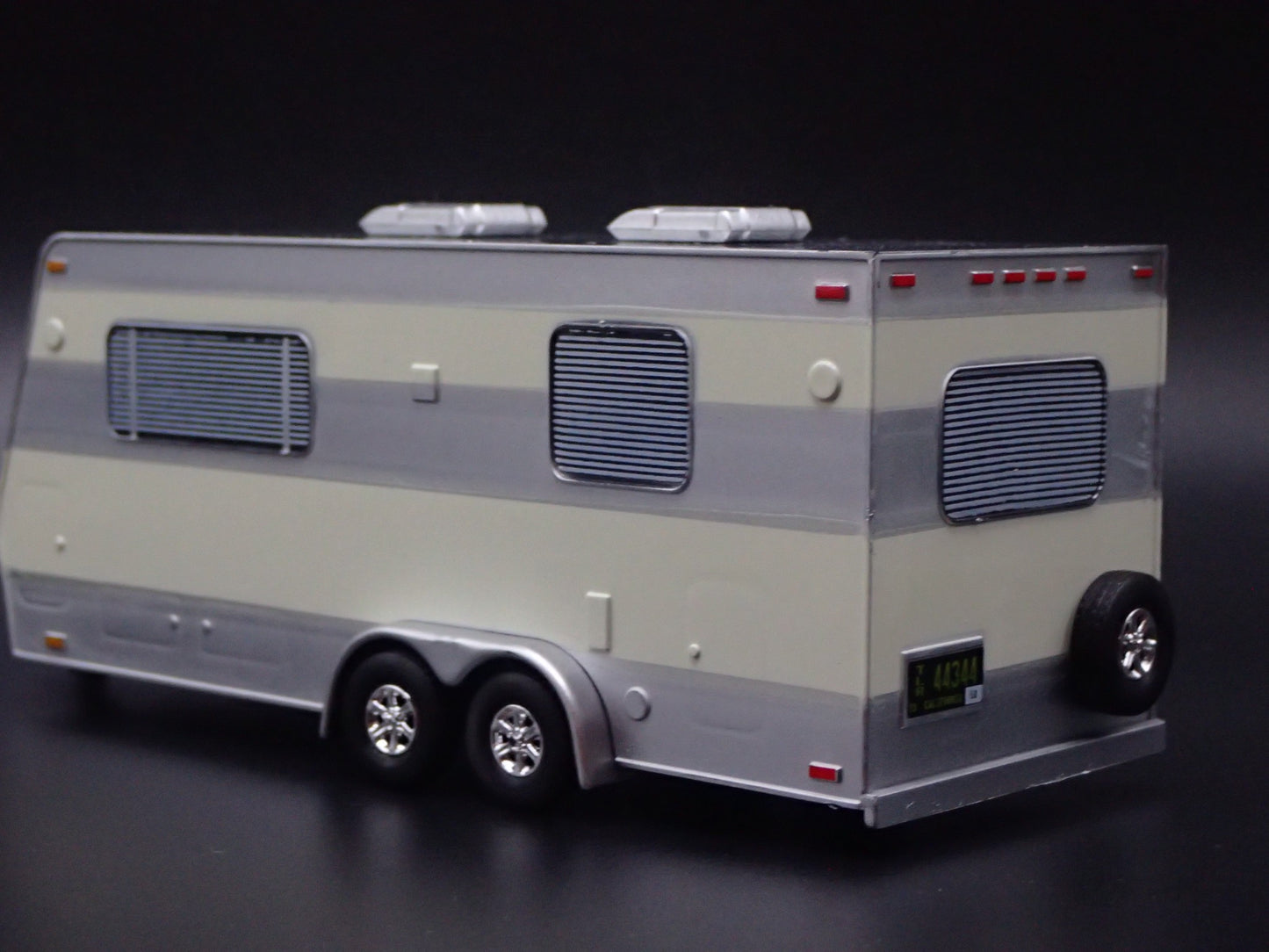 MODERN CAMPER TRAILER W/ HITCH 1:64 SCALE LIMITED COLLECTIBLE DIORAMA MODEL CAR