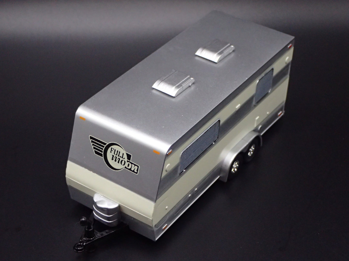 MODERN CAMPER TRAILER W/ HITCH 1:64 SCALE LIMITED COLLECTIBLE DIORAMA MODEL CAR