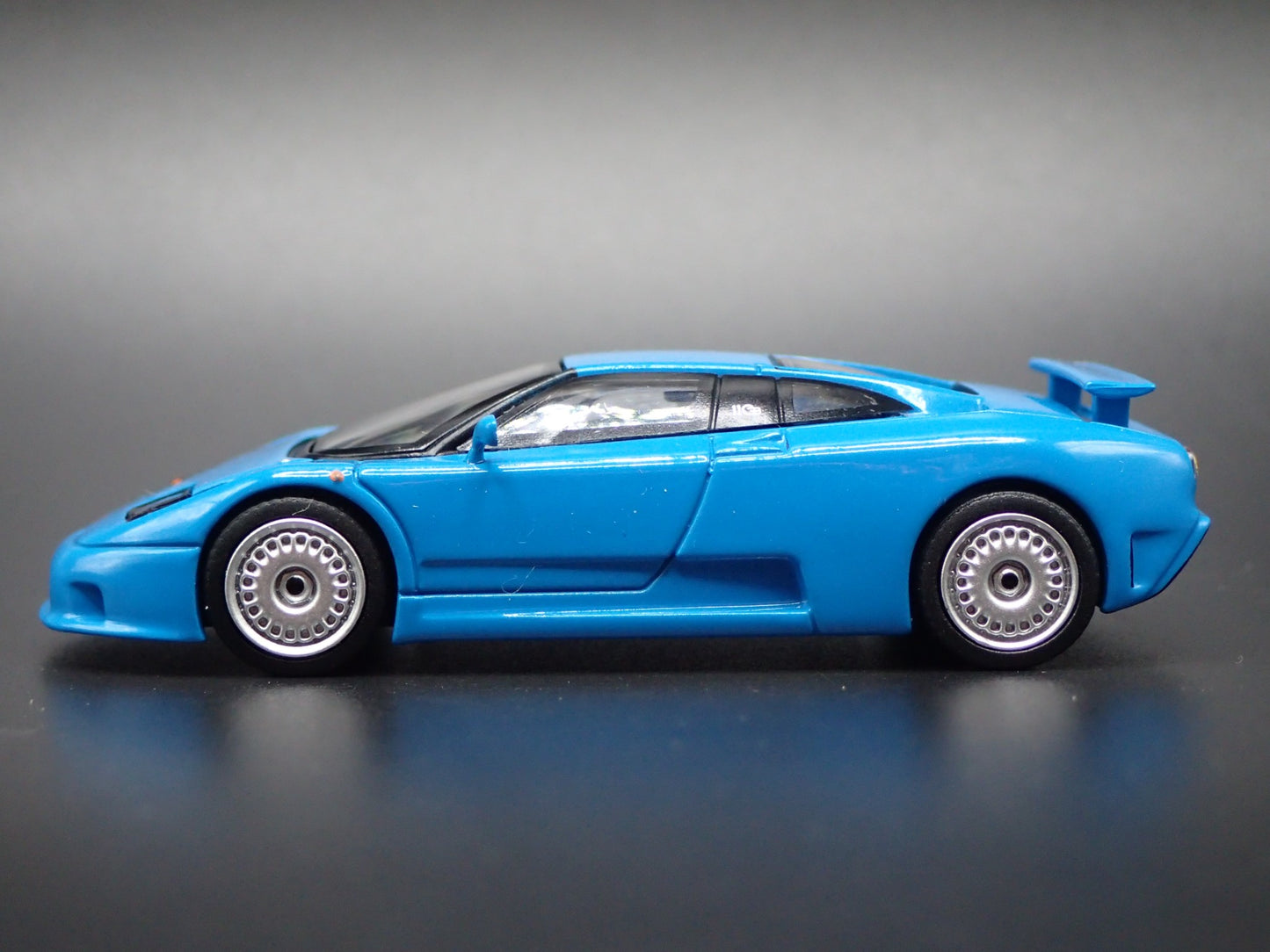 1991-1995 BUGATTI EB110 GT SUPER CAR BLUE 1:64 SCALEDIORAMA DIECAST MODEL CAR