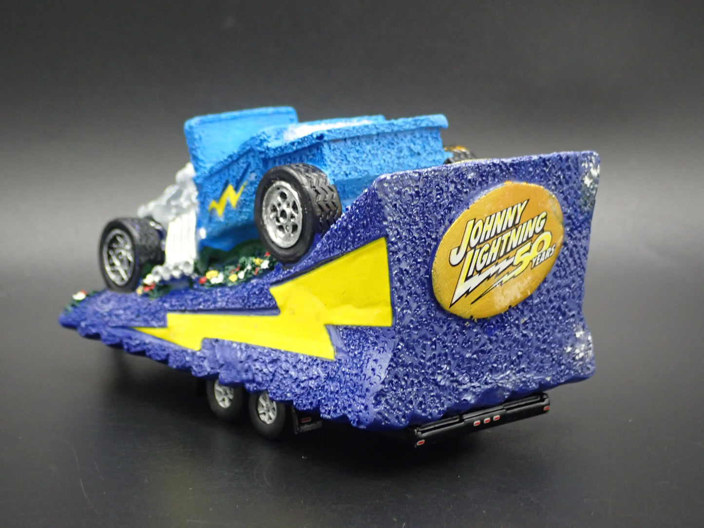 JOHNNY LIGHTNING 50TH ANV PARADE TRAILER W/ HITCH 1:64 SCALE POLYRESIN MODEL CAR