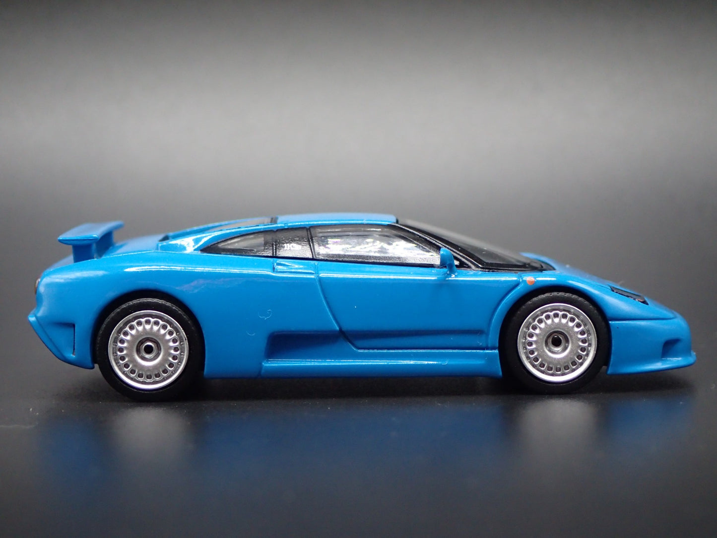 1991-1995 BUGATTI EB110 GT SUPER CAR BLUE 1:64 SCALEDIORAMA DIECAST MODEL CAR