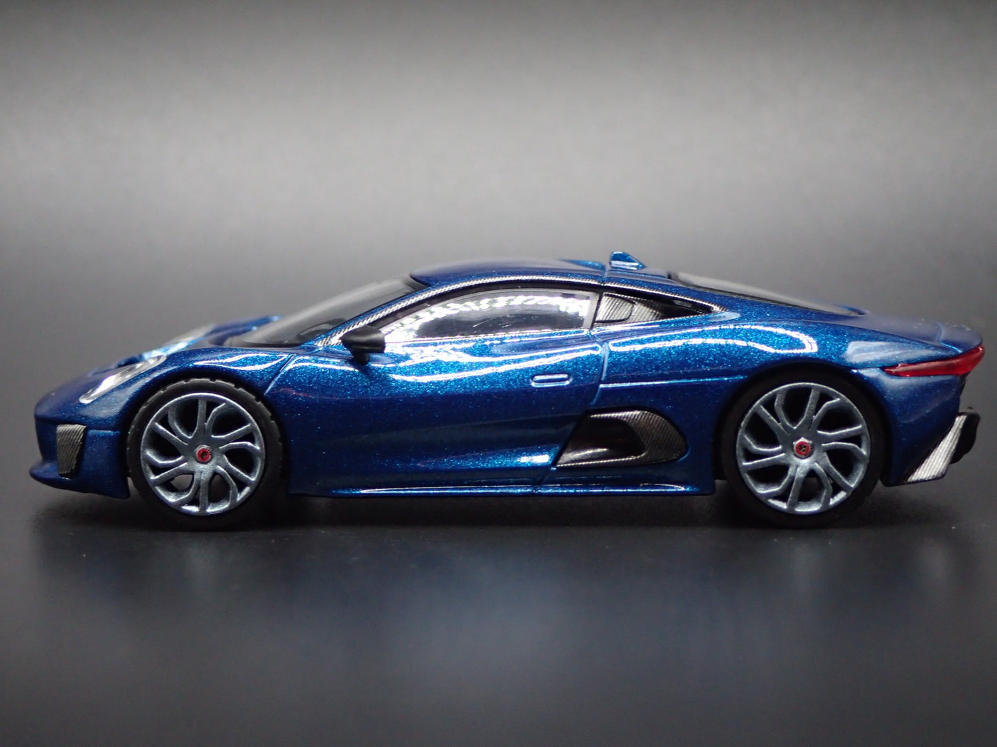 2010-2013 JAGUAR C-X75 BLUE 1:64 SCALE COLLECTIBLE DIORAMA DIECAST MODEL CAR