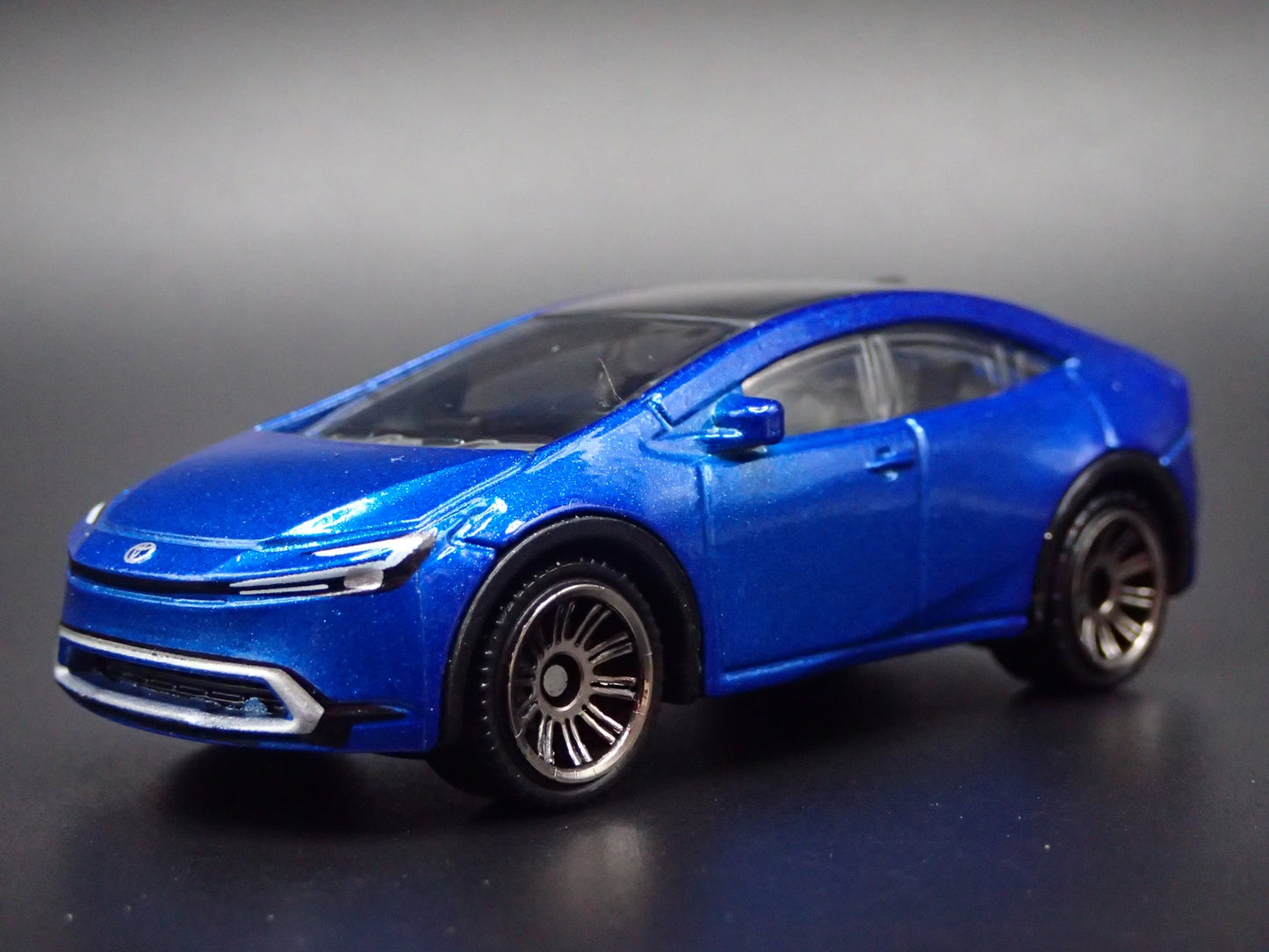 2023-2025 TOYOTA PRIUS PRIME 1/64 SCALE COLLECTIBLE DIORAMA DIECAST MODEL CAR
