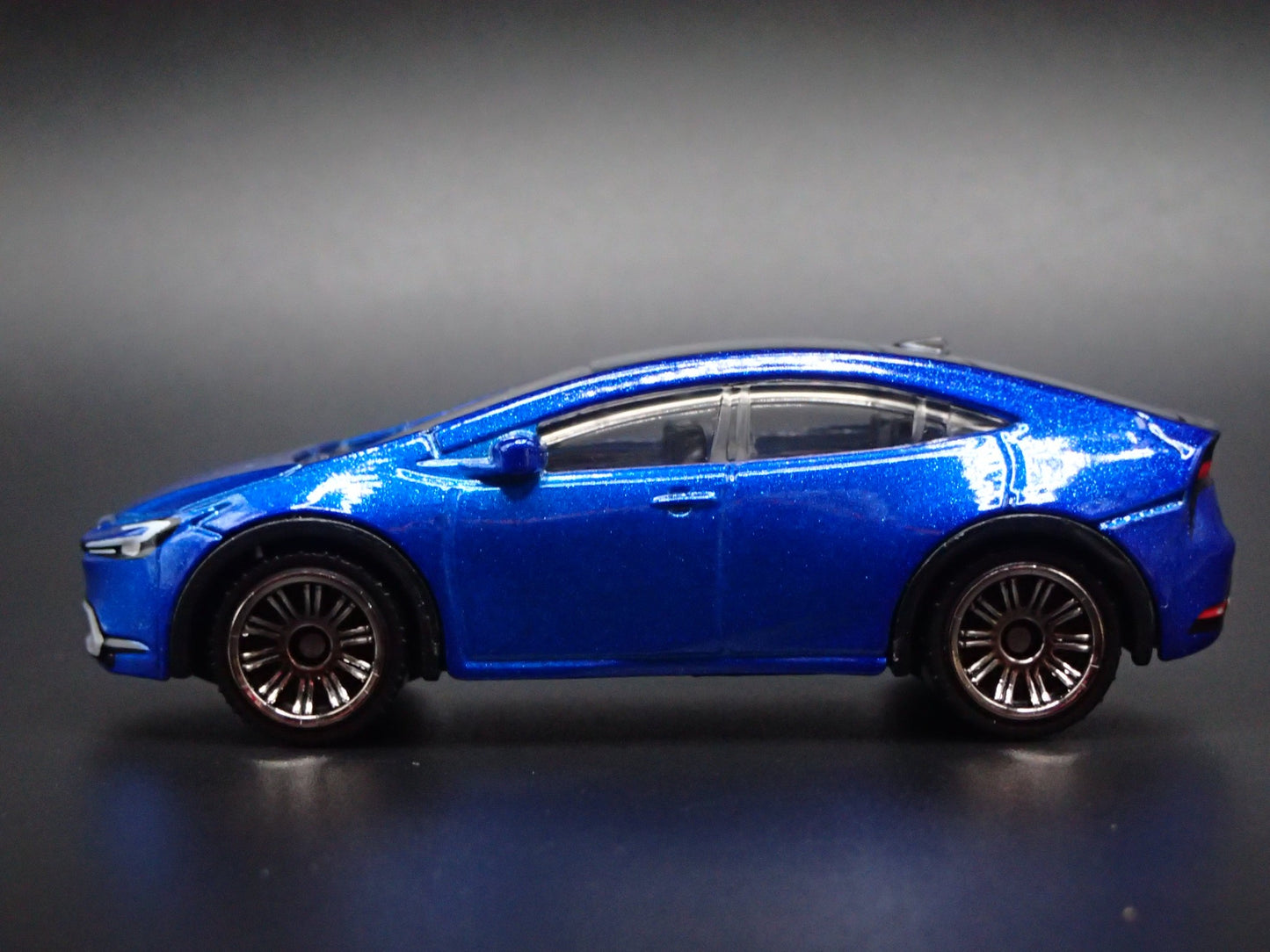 2023-2025 TOYOTA PRIUS PRIME 1/64 SCALE COLLECTIBLE DIORAMA DIECAST MODEL CAR