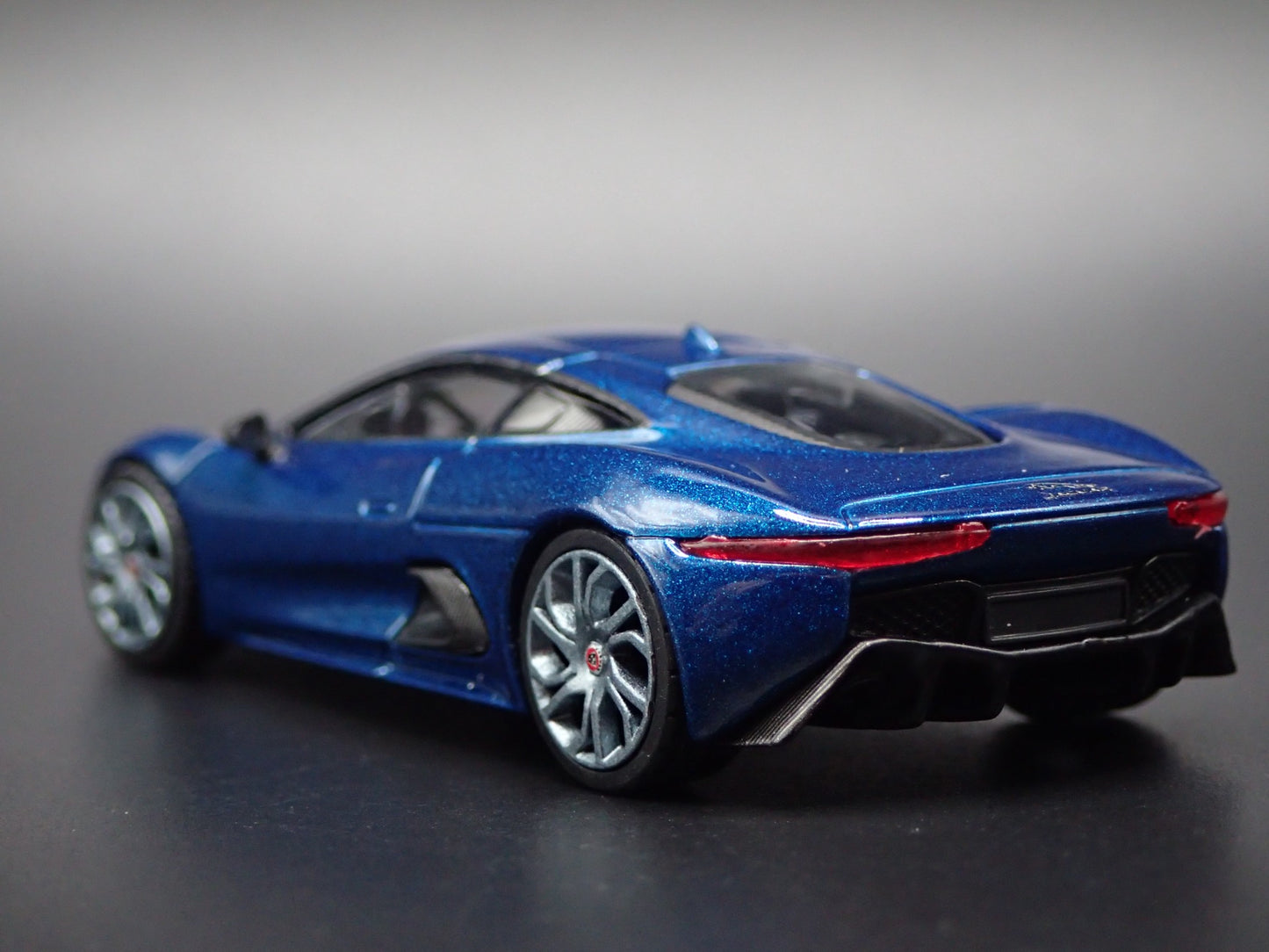 2010-2013 JAGUAR C-X75 BLUE 1:64 SCALE COLLECTIBLE DIORAMA DIECAST MODEL CAR