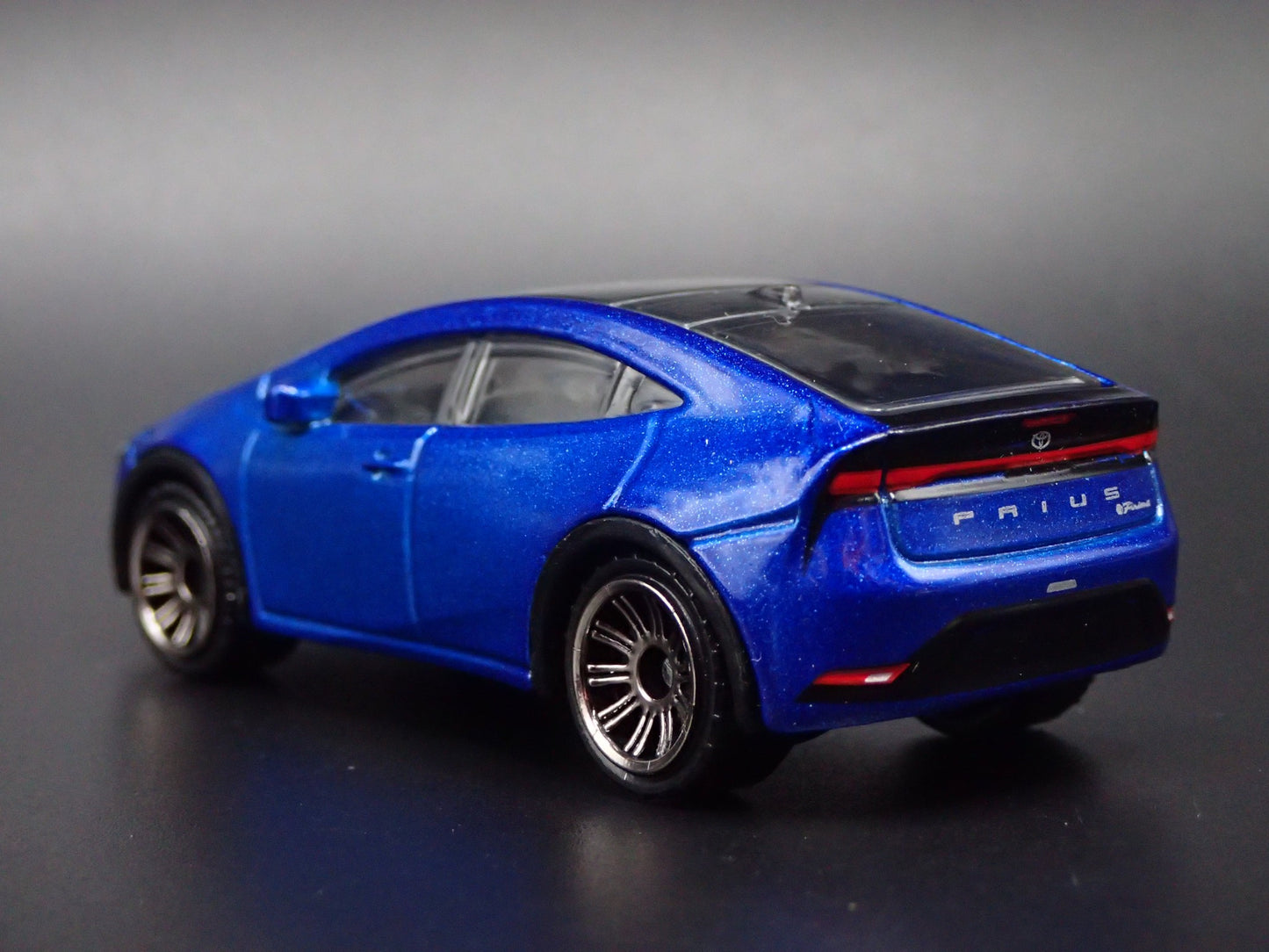 2023-2025 TOYOTA PRIUS PRIME 1/64 SCALE COLLECTIBLE DIORAMA DIECAST MODEL CAR
