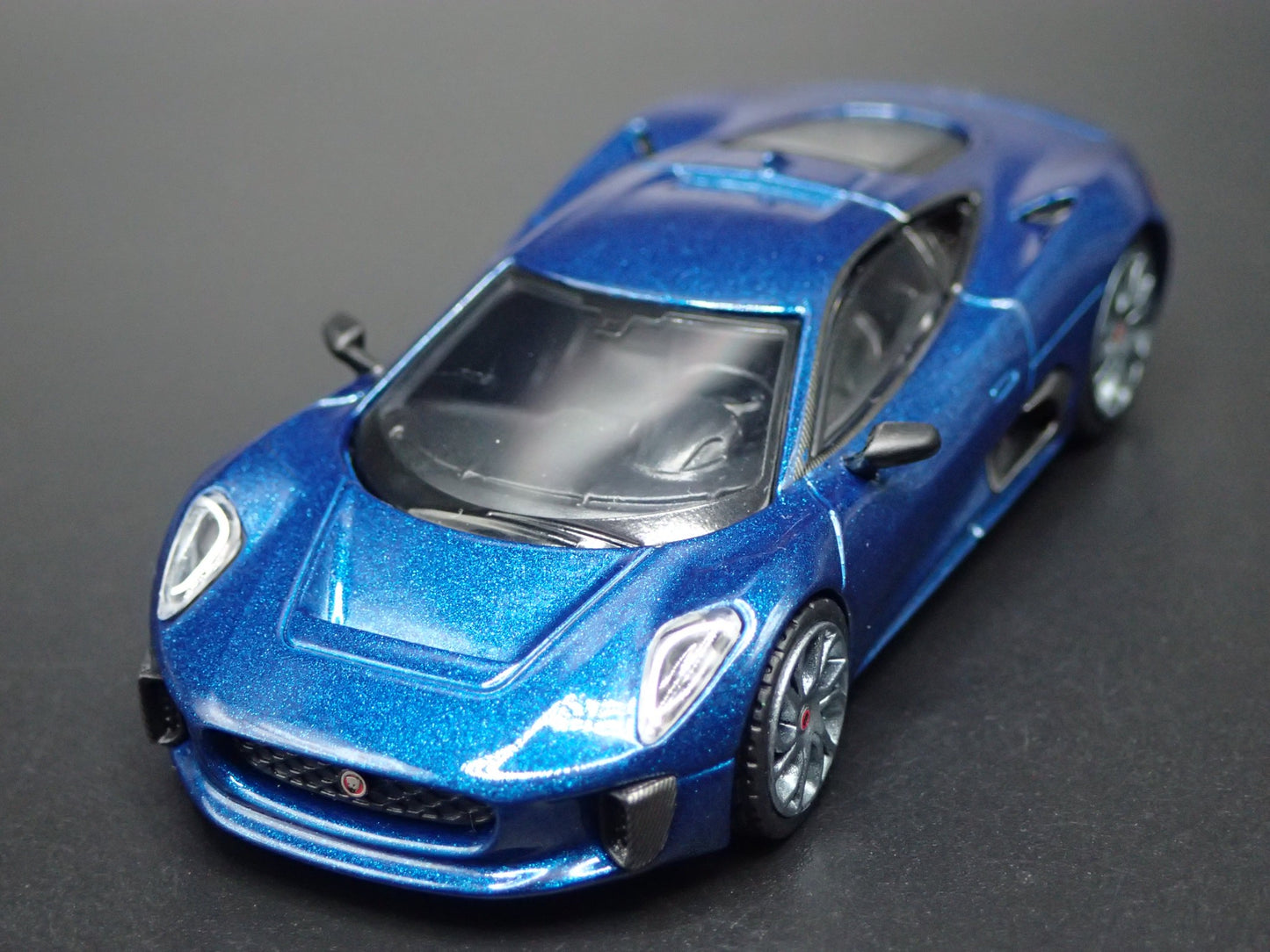 2010-2013 JAGUAR C-X75 BLUE 1:64 SCALE COLLECTIBLE DIORAMA DIECAST MODEL CAR