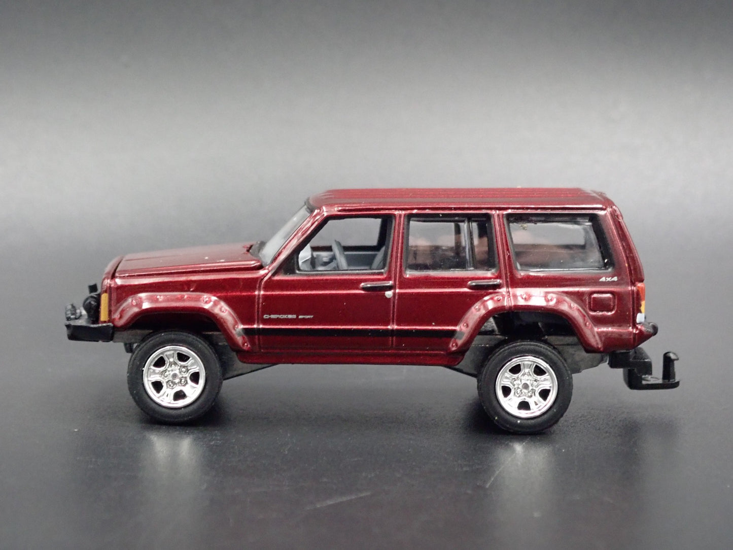 1984-2001 JEEP CHEROKEE XJ SPORT 4 DOOR W/ HITCH 1:64 SCALE DIECAST MODEL CAR