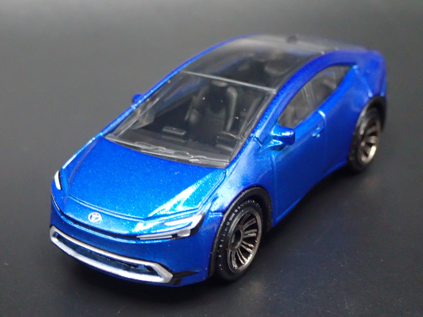 2023-2025 TOYOTA PRIUS PRIME 1/64 SCALE COLLECTIBLE DIORAMA DIECAST MODEL CAR