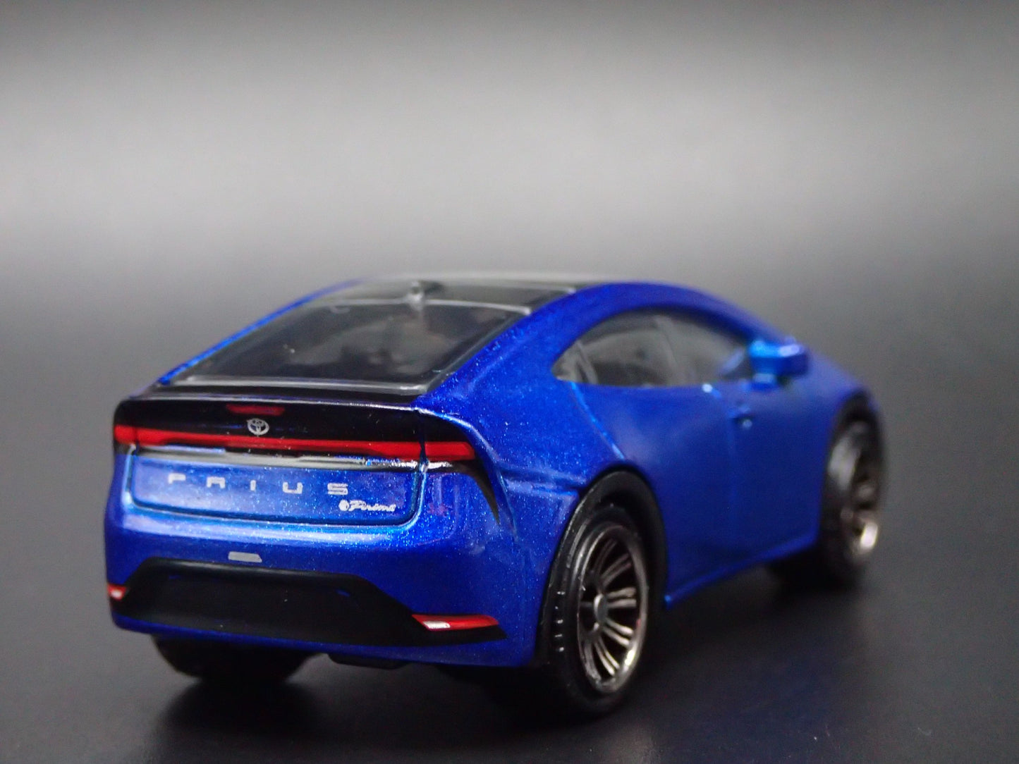 2023-2025 TOYOTA PRIUS PRIME 1/64 SCALE COLLECTIBLE DIORAMA DIECAST MODEL CAR