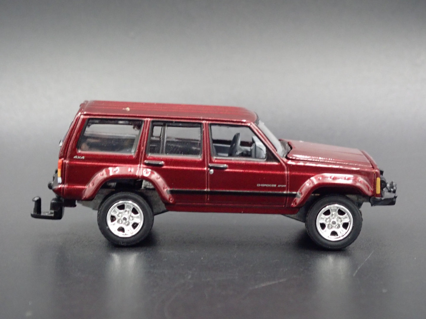 1984-2001 JEEP CHEROKEE XJ SPORT 4 DOOR W/ HITCH 1:64 SCALE DIECAST MODEL CAR