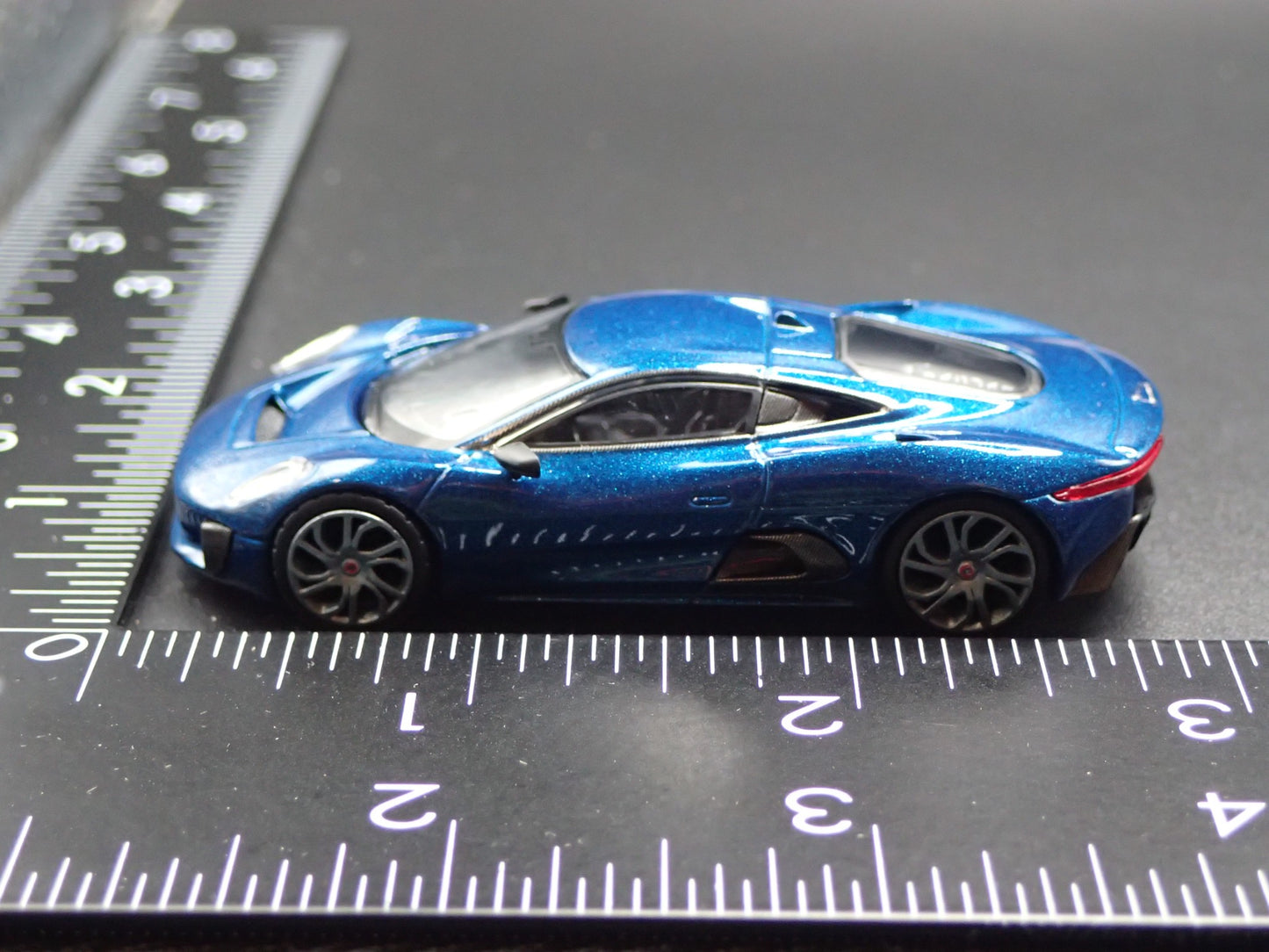 2010-2013 JAGUAR C-X75 BLUE 1:64 SCALE COLLECTIBLE DIORAMA DIECAST MODEL CAR