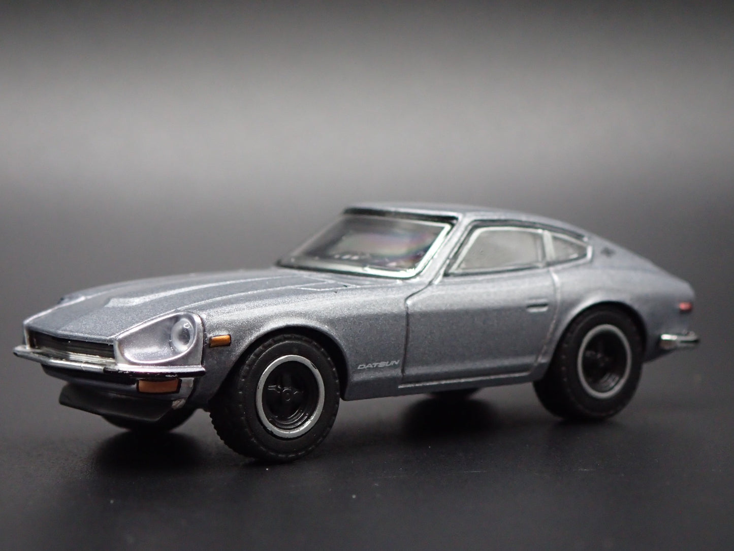 1970-1973 DATSUN 240Z GRAY 1:64 SCALE COLLECTIBLE DIORAMA DIECAST MODEL CAR