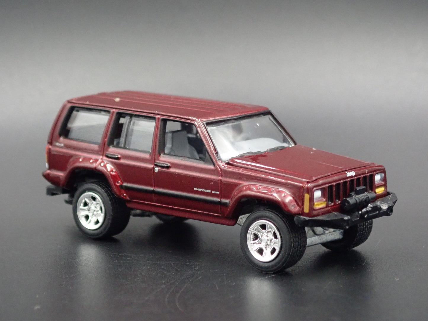 1984-2001 JEEP CHEROKEE XJ SPORT 4 DOOR W/ HITCH 1:64 SCALE DIECAST MODEL CAR
