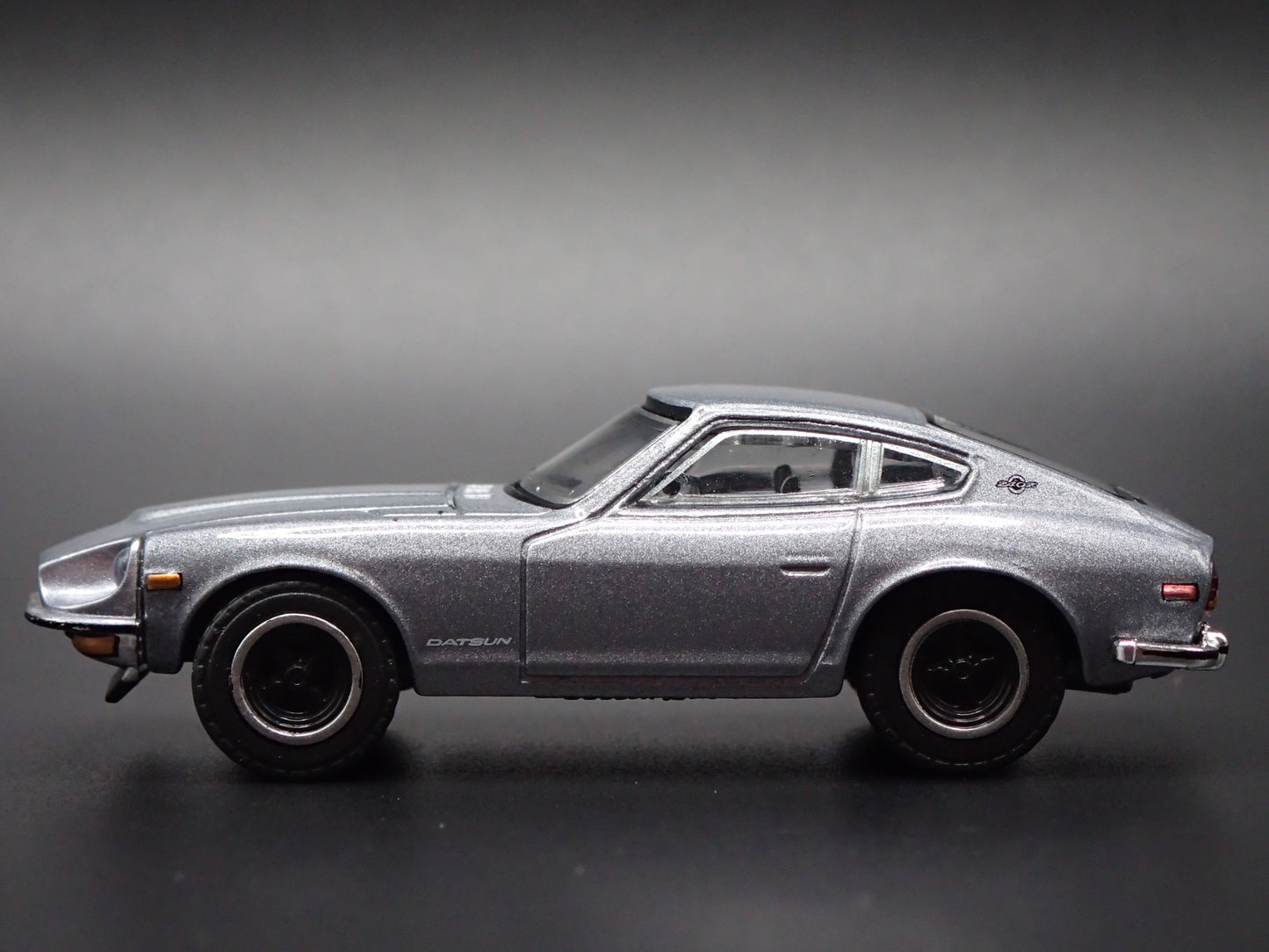 1970-1973 DATSUN 240Z GRAY 1:64 SCALE COLLECTIBLE DIORAMA DIECAST MODEL CAR