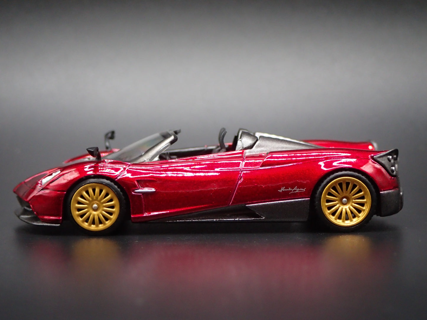 2017-2020 PAGANI HUAYRA ROADSTER SUPERCAR 1:64 SCALE DIORAMA DIECAST MODEL CAR