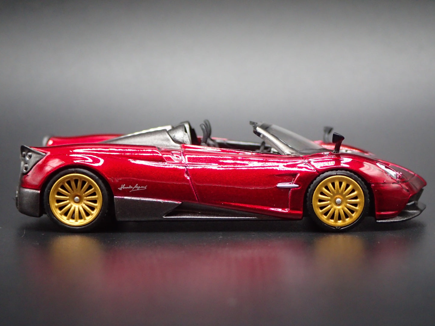 2017-2020 PAGANI HUAYRA ROADSTER SUPERCAR 1:64 SCALE DIORAMA DIECAST MODEL CAR