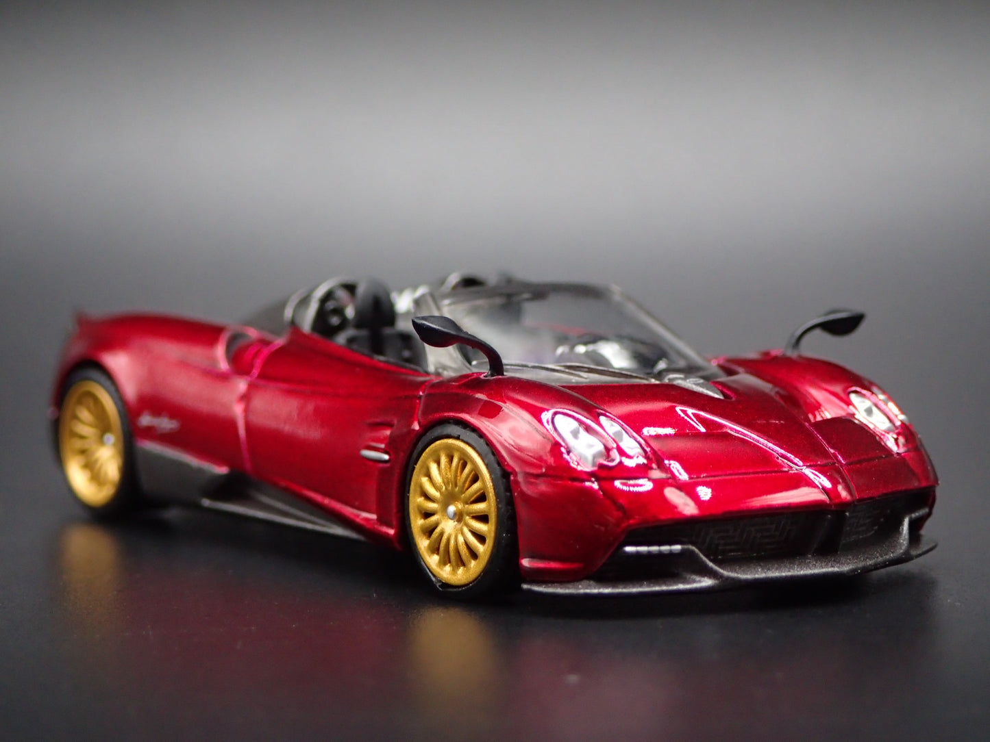 2017-2020 PAGANI HUAYRA ROADSTER SUPERCAR 1:64 SCALE DIORAMA DIECAST MODEL CAR