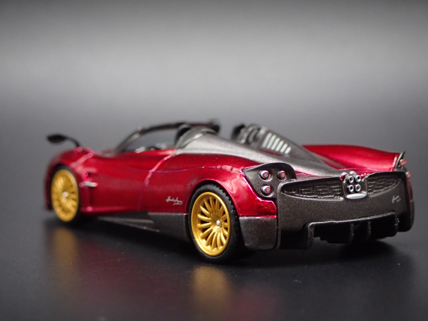 2017-2020 PAGANI HUAYRA ROADSTER SUPERCAR 1:64 SCALE DIORAMA DIECAST MODEL CAR