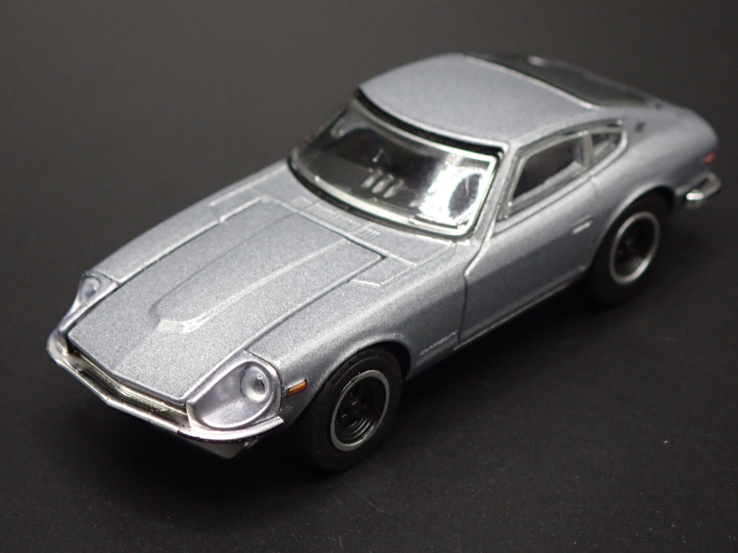 1970-1973 DATSUN 240Z GRAY 1:64 SCALE COLLECTIBLE DIORAMA DIECAST MODEL CAR
