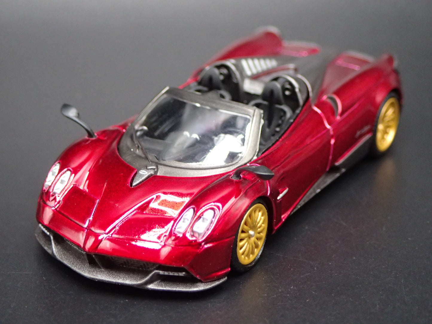 2017-2020 PAGANI HUAYRA ROADSTER SUPERCAR 1:64 SCALE DIORAMA DIECAST MODEL CAR